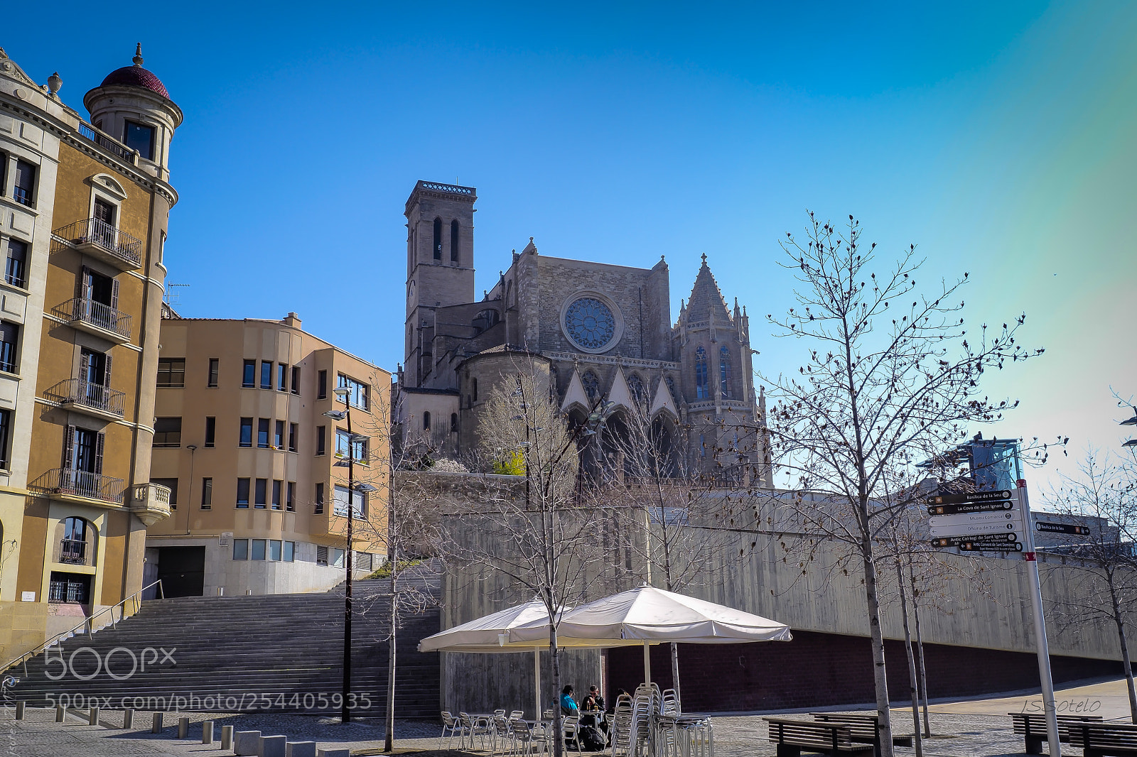 Olympus OM-D E-M5 II sample photo. La seu (manresa) photography