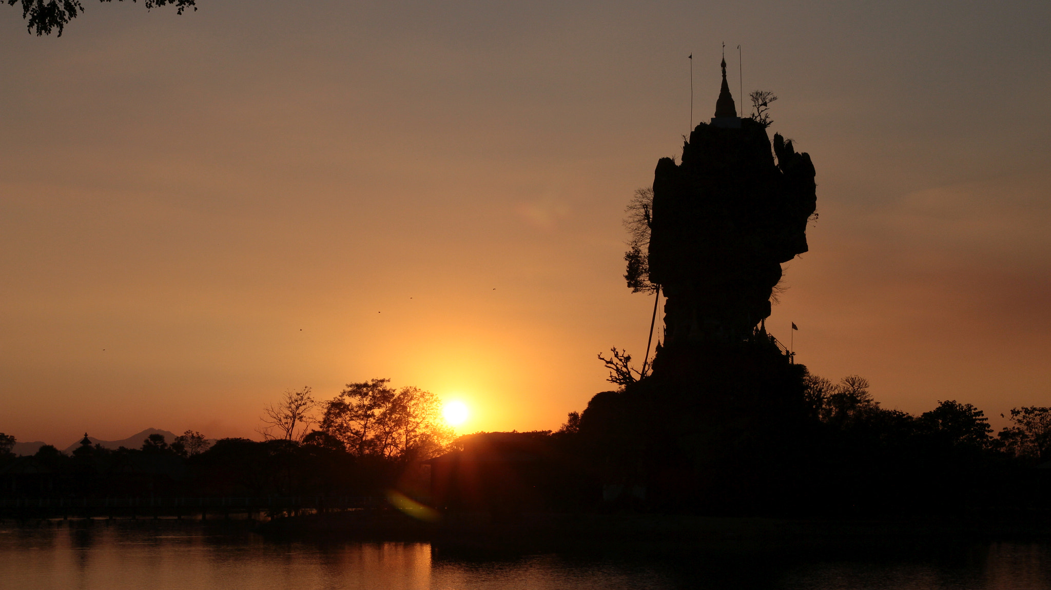 Canon EOS 650D (EOS Rebel T4i / EOS Kiss X6i) sample photo. Hpa an kloster auf dem fels in der abendsonne 2 photography
