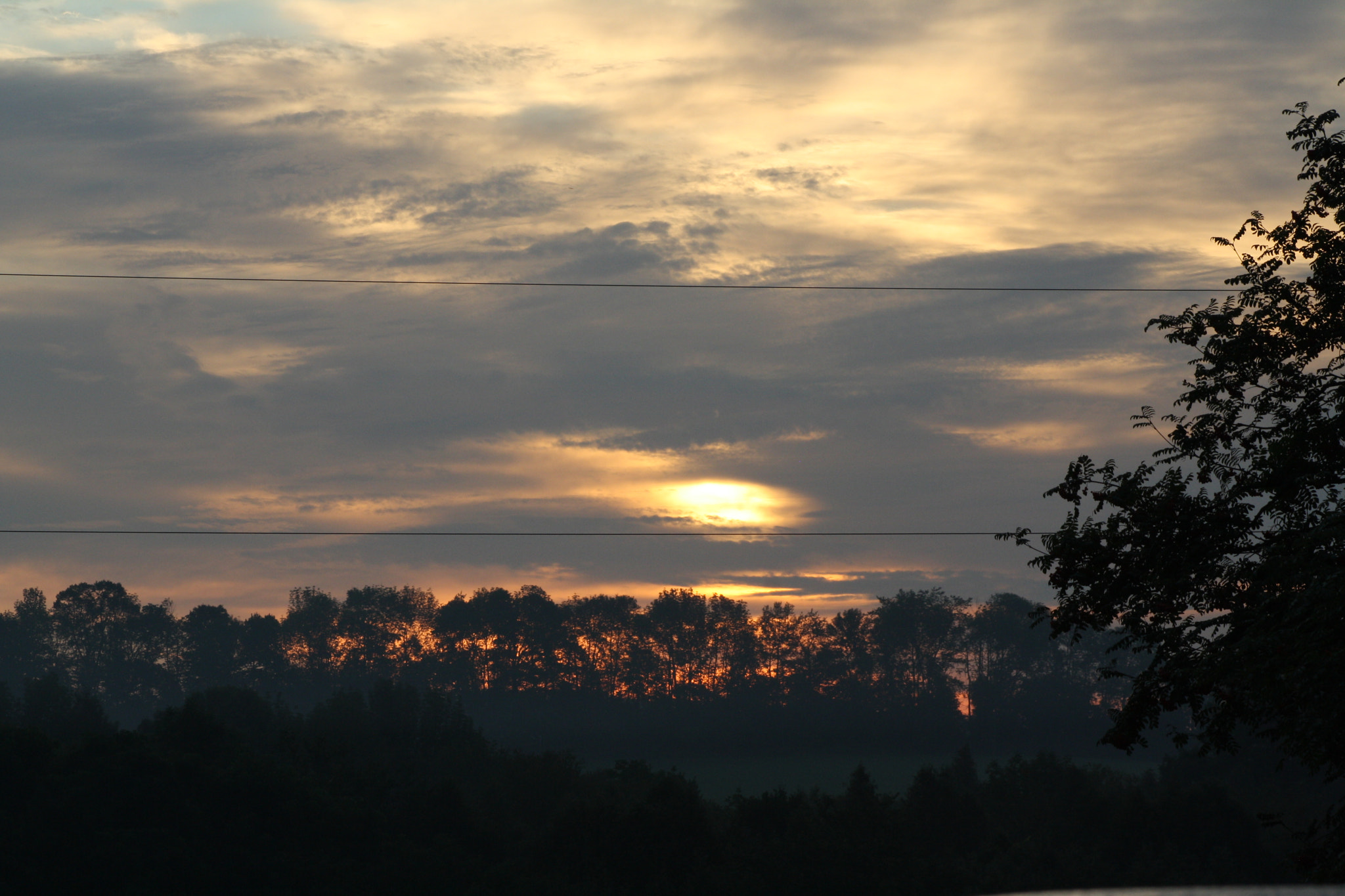 Canon EF 75-300mm f/4-5.6 USM sample photo. Sunrise behind the clouds photography