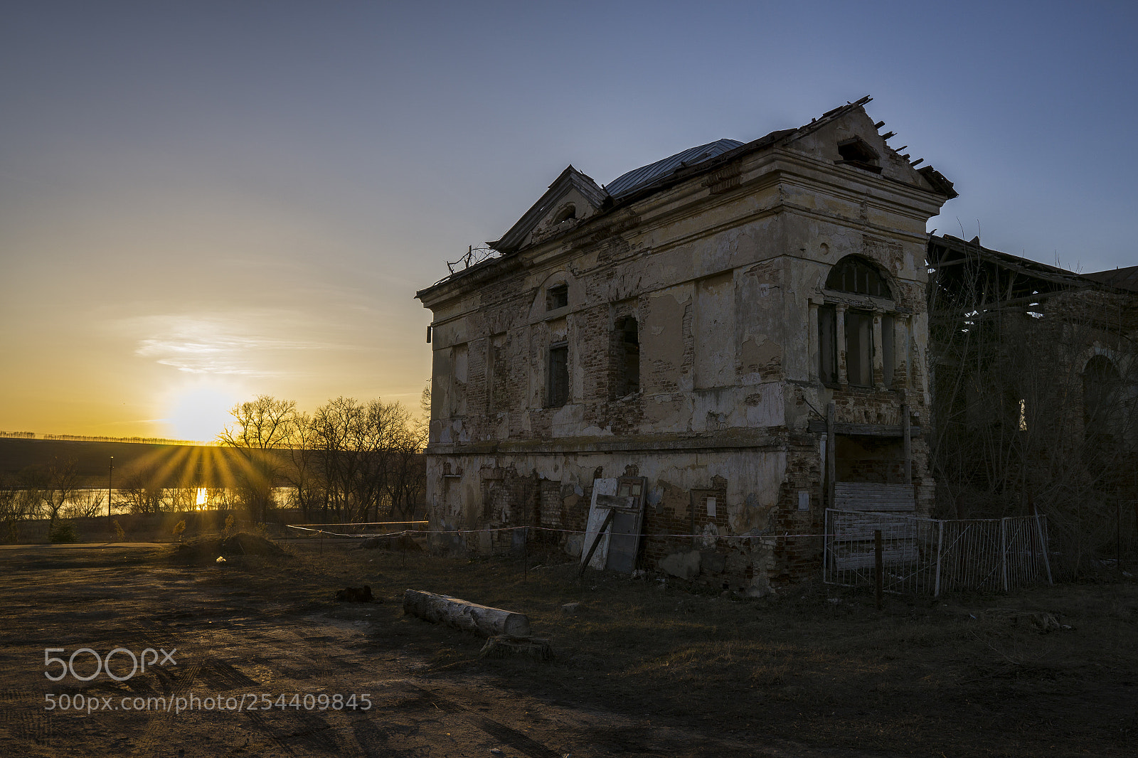 Sony a6000 sample photo. Abandoned mansion photography