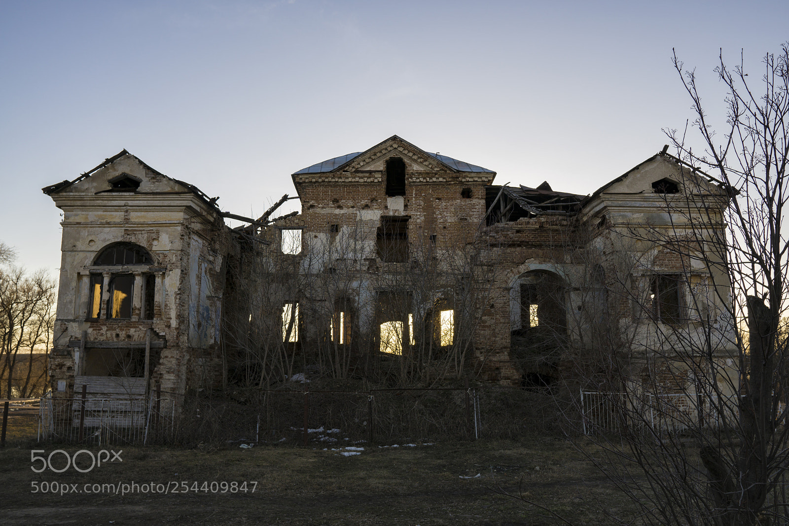 Sony a6000 sample photo. Abandoned mansion photography