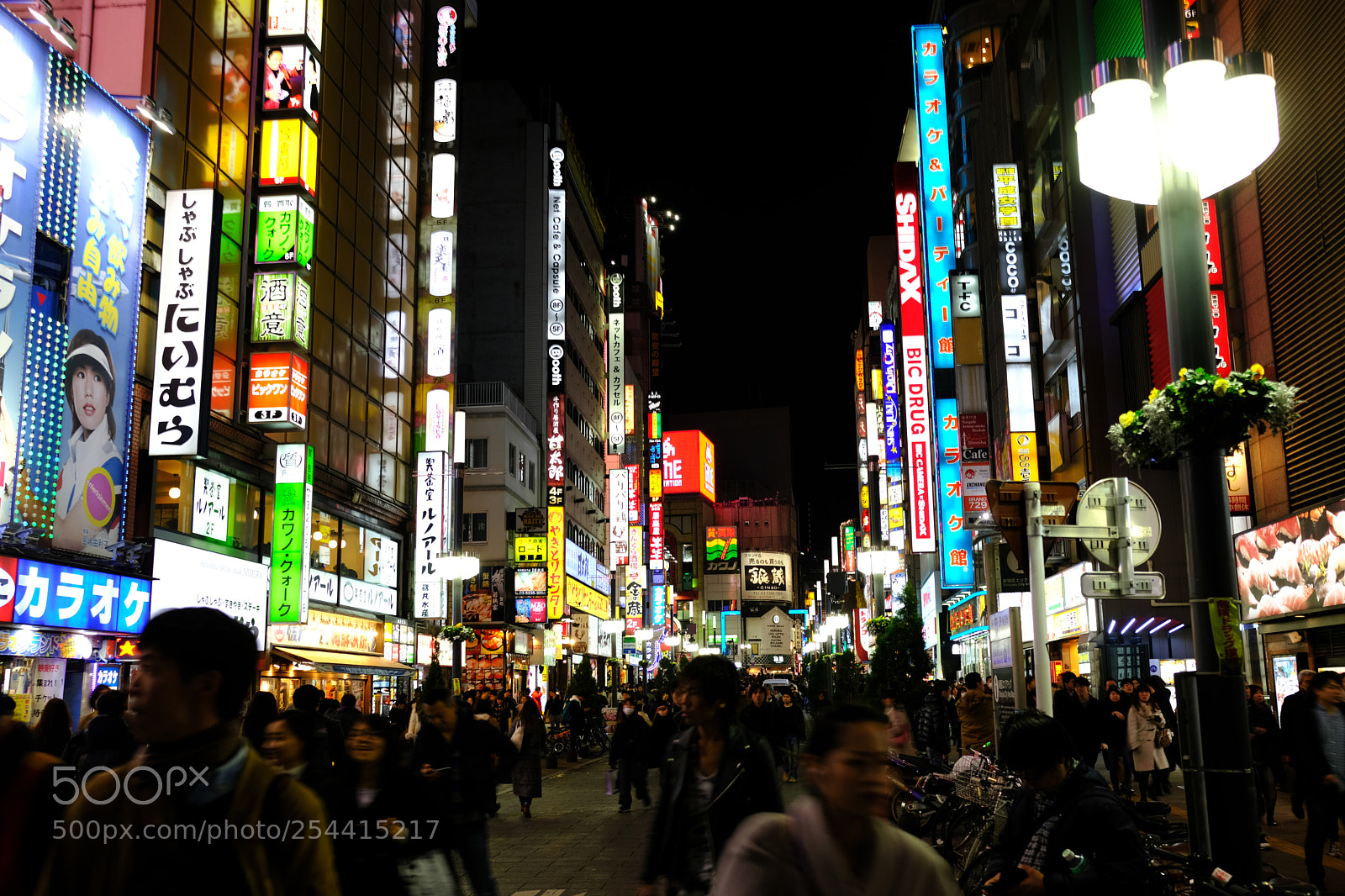 Fujifilm X-T20 sample photo. Tokyo - electric town photography