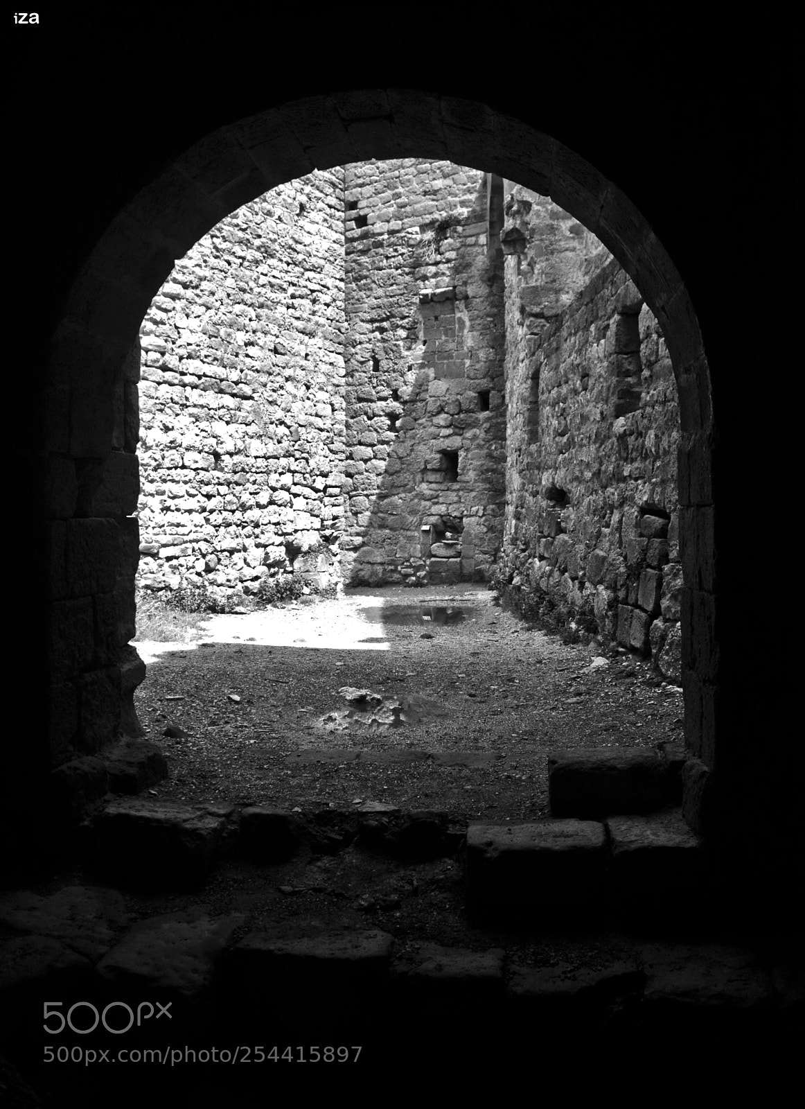 Canon EOS 450D (EOS Rebel XSi / EOS Kiss X2) sample photo. Inside the walls photography