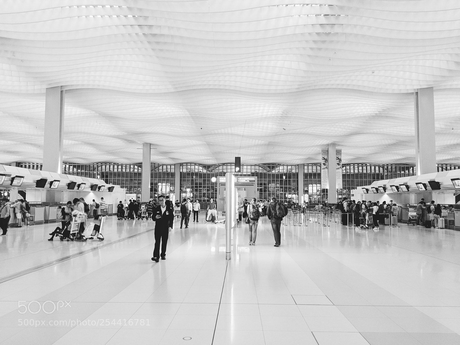 Google Pixel 2 sample photo. Airport photography