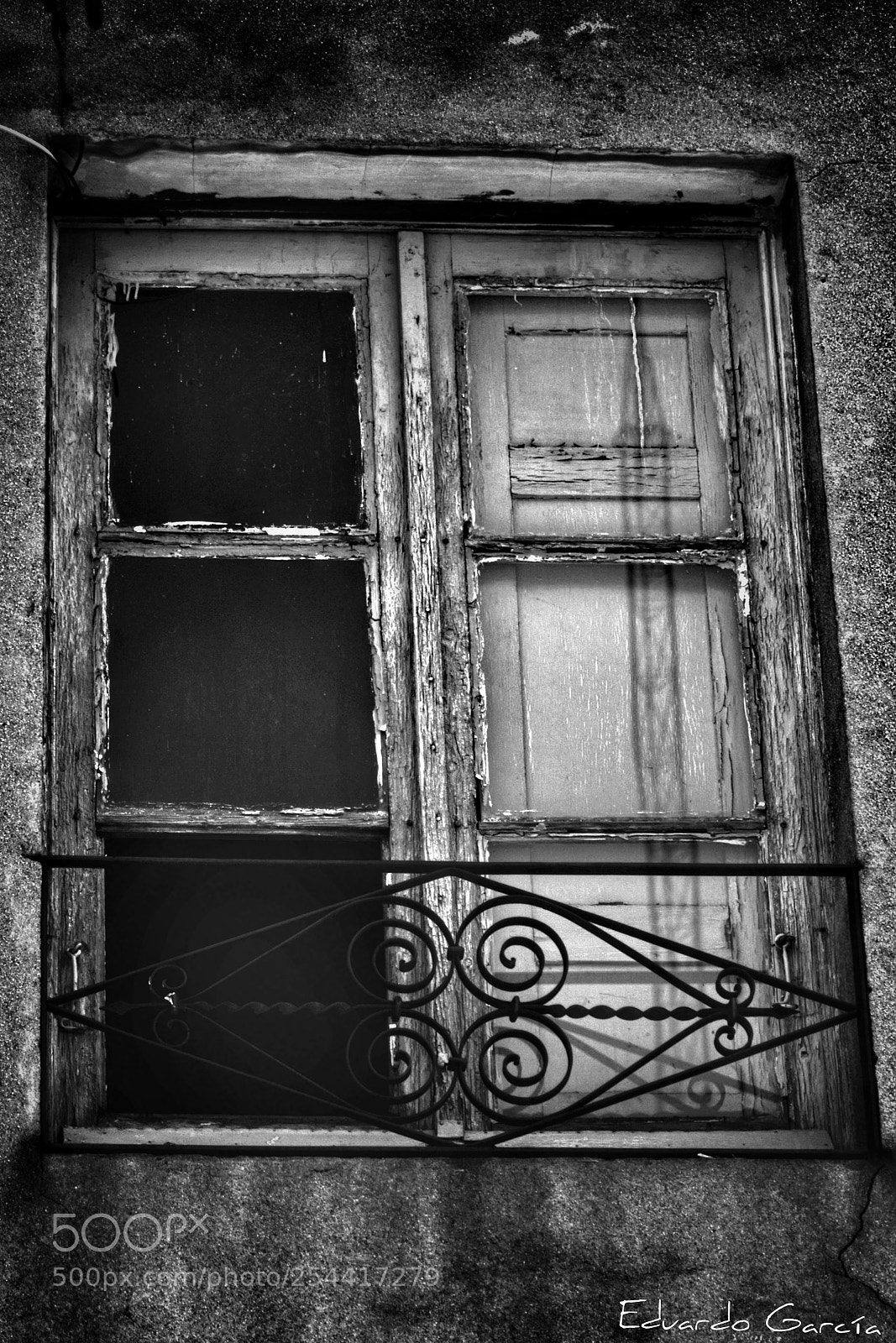 Canon EOS 600D (Rebel EOS T3i / EOS Kiss X5) sample photo. Window photography
