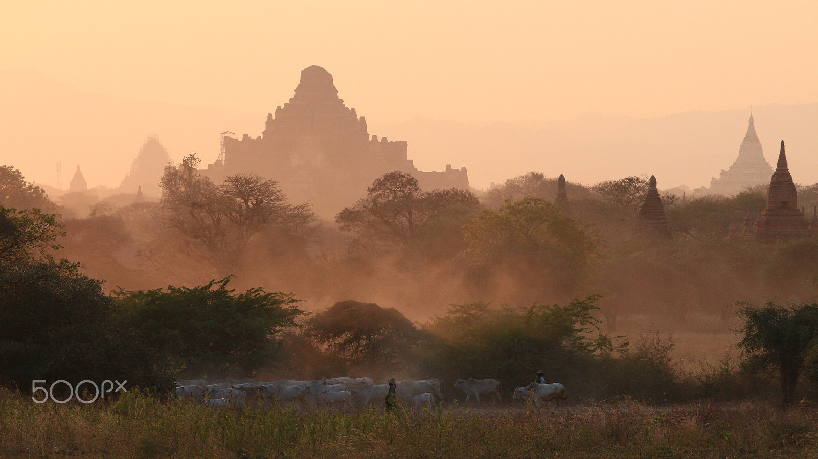 Canon EOS 650D (EOS Rebel T4i / EOS Kiss X6i) sample photo. Bagan abendstimmung 1 photography