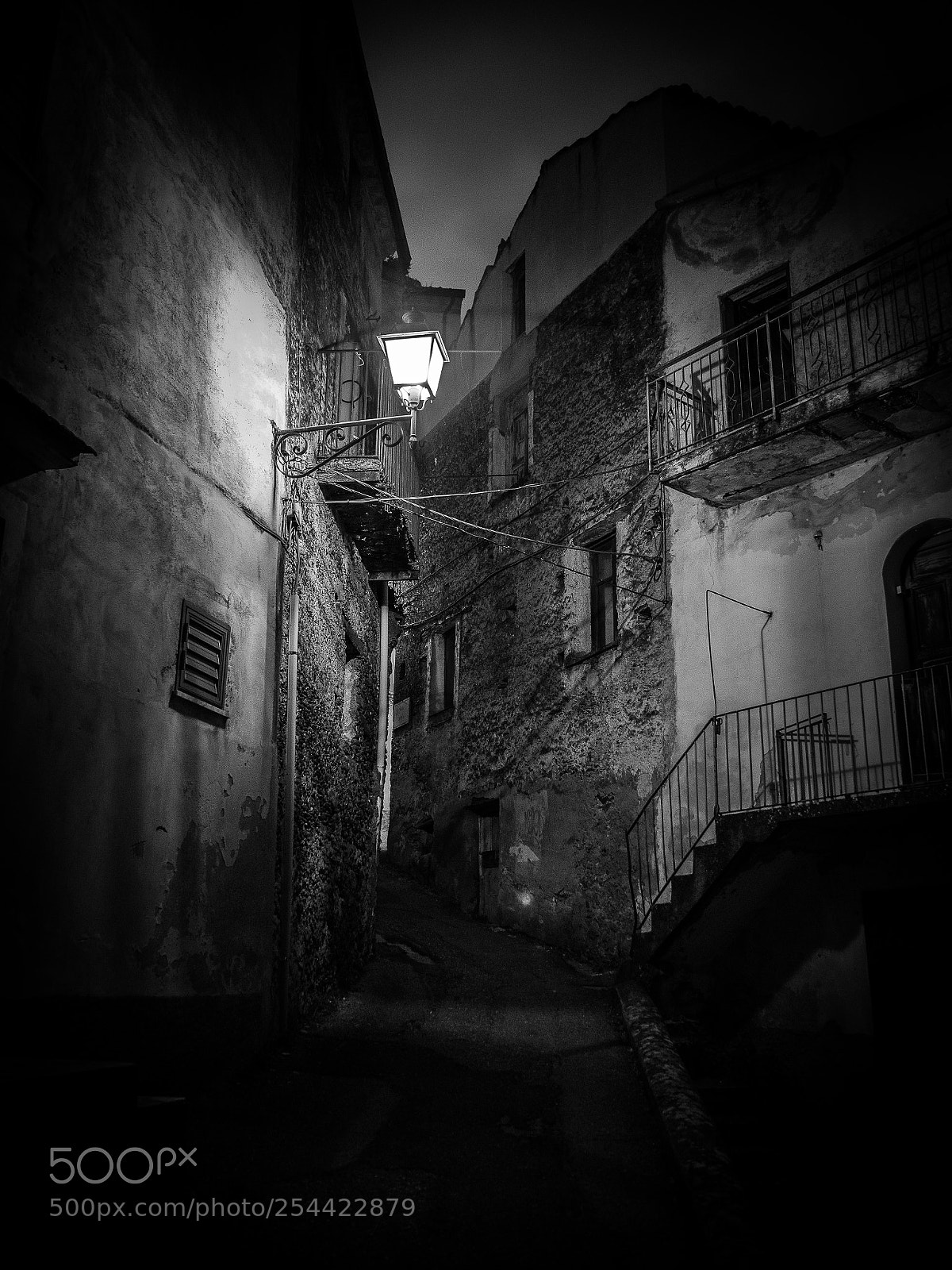 Olympus PEN-F sample photo. Narrow and dark alleys photography