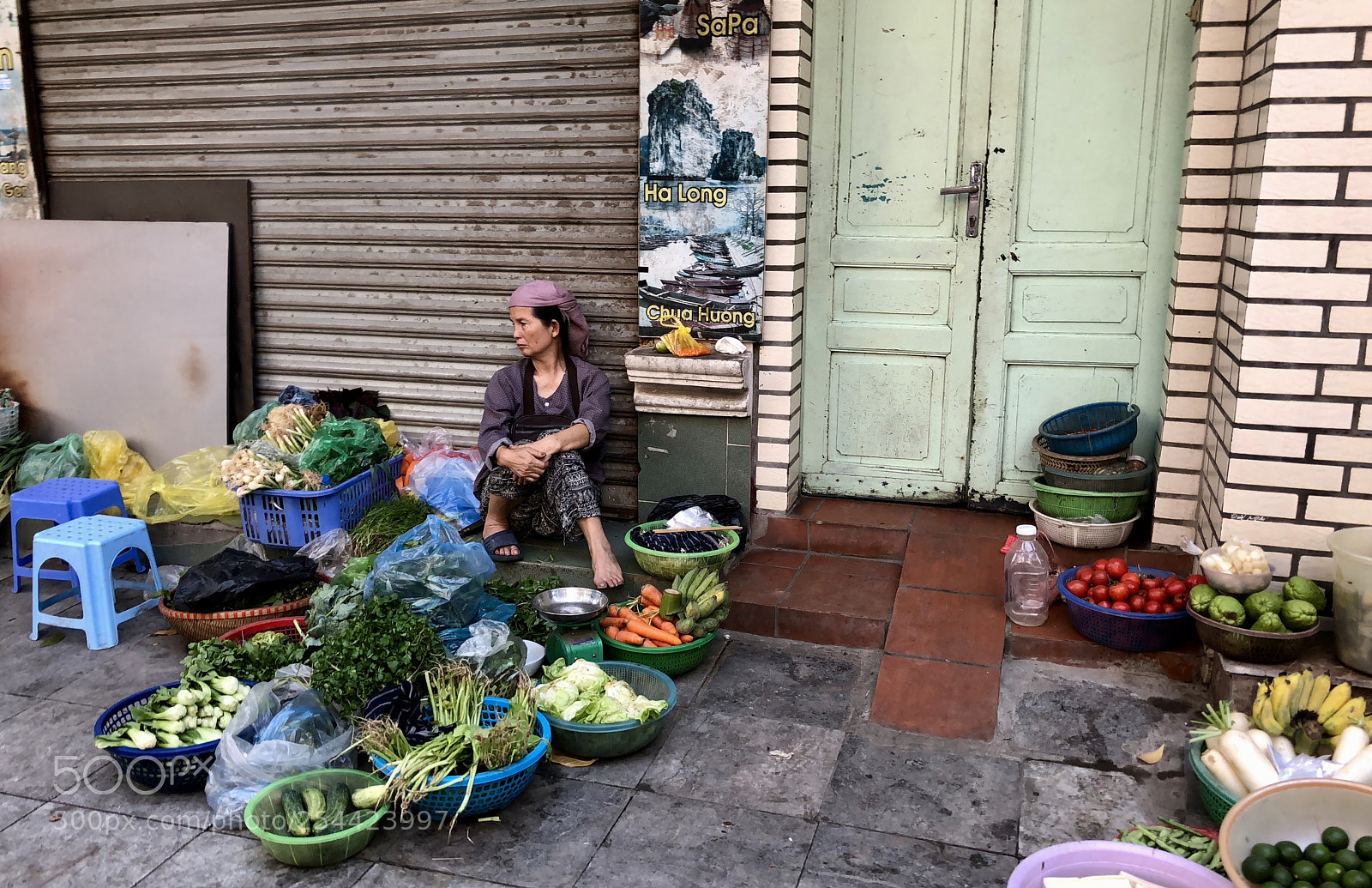 Apple iPhone 8 Plus sample photo. Street stall photography