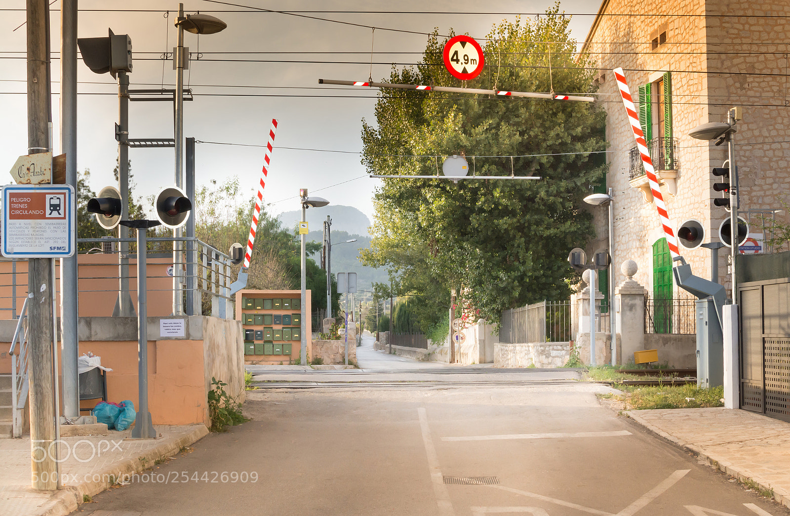 Nikon D7100 sample photo. Railroad crossing photography