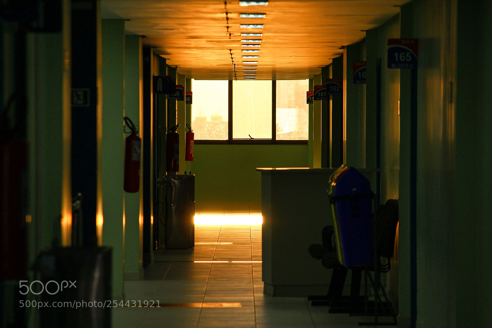 Canon EOS 1200D (EOS Rebel T5 / EOS Kiss X70 / EOS Hi) sample photo. Corridor light photography
