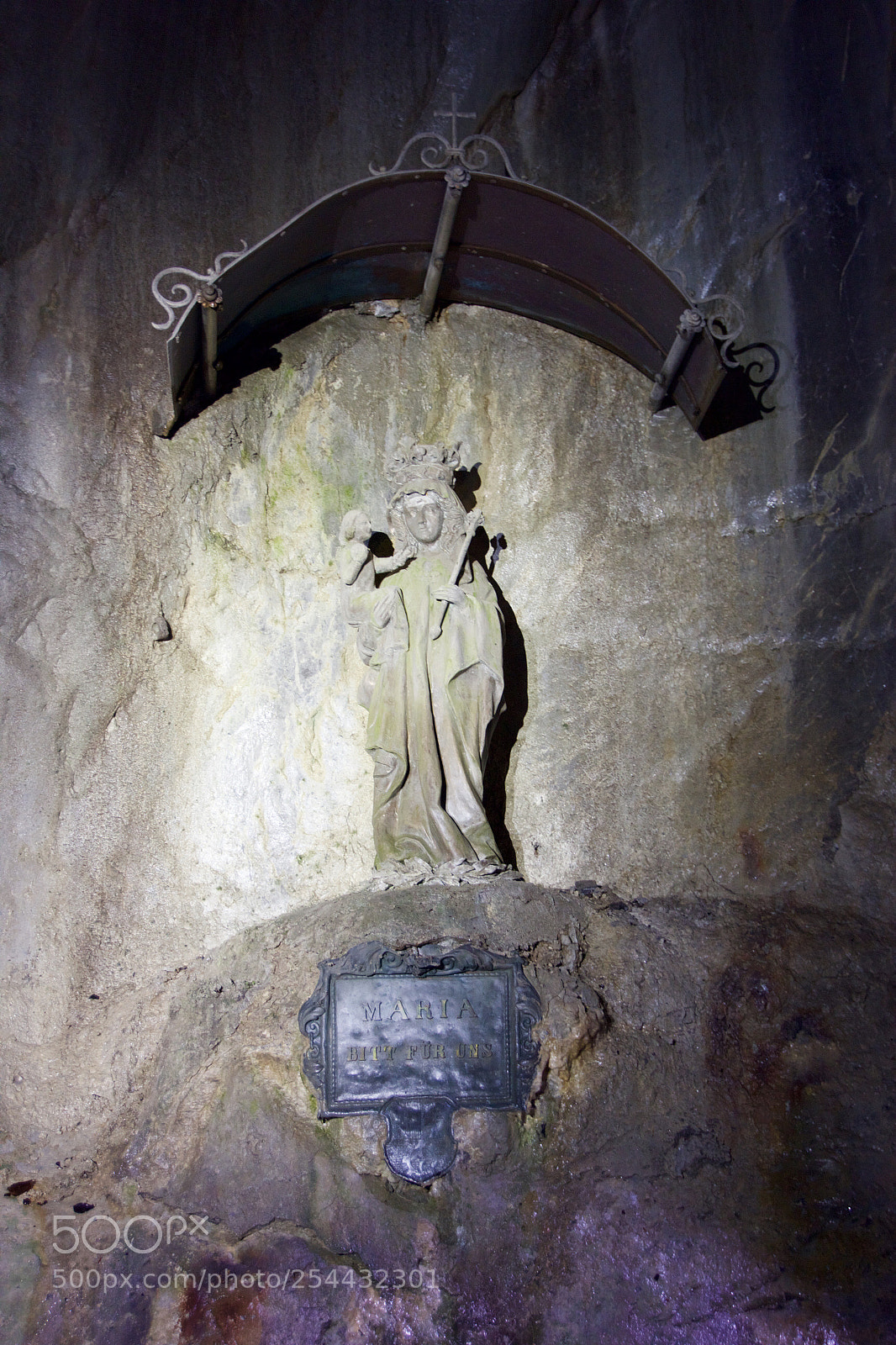 Canon EOS 550D (EOS Rebel T2i / EOS Kiss X4) sample photo. Madonna im höllental  photography