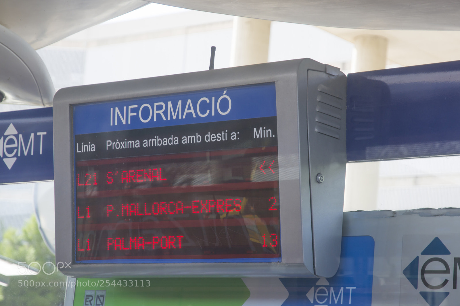 Nikon D7100 sample photo. Modern bus sign photography