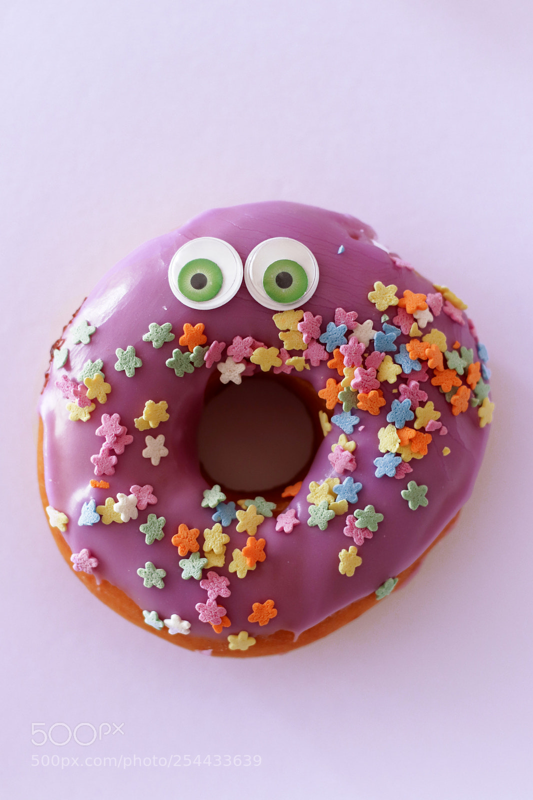 Canon EOS 800D (EOS Rebel T7i / EOS Kiss X9i) sample photo. Mr. donut photography