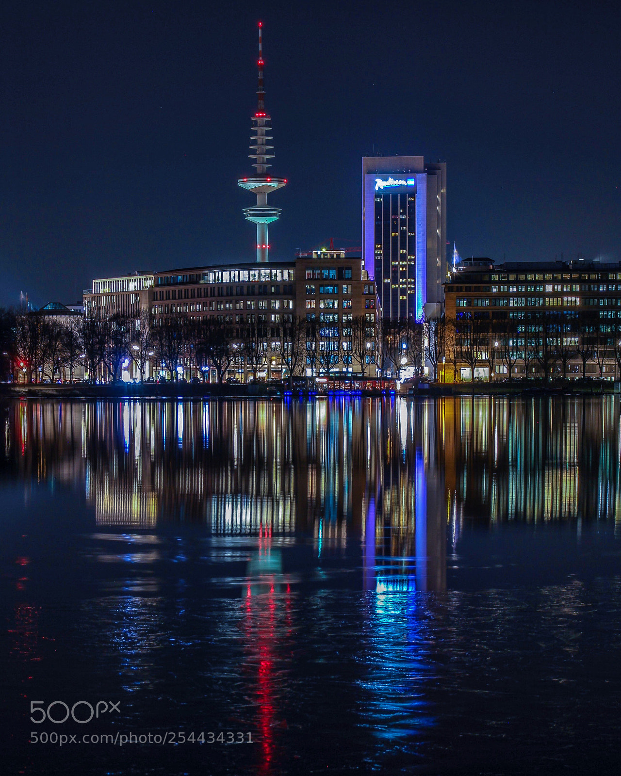 Canon EOS 700D (EOS Rebel T5i / EOS Kiss X7i) sample photo. Hamburg außenalster photography