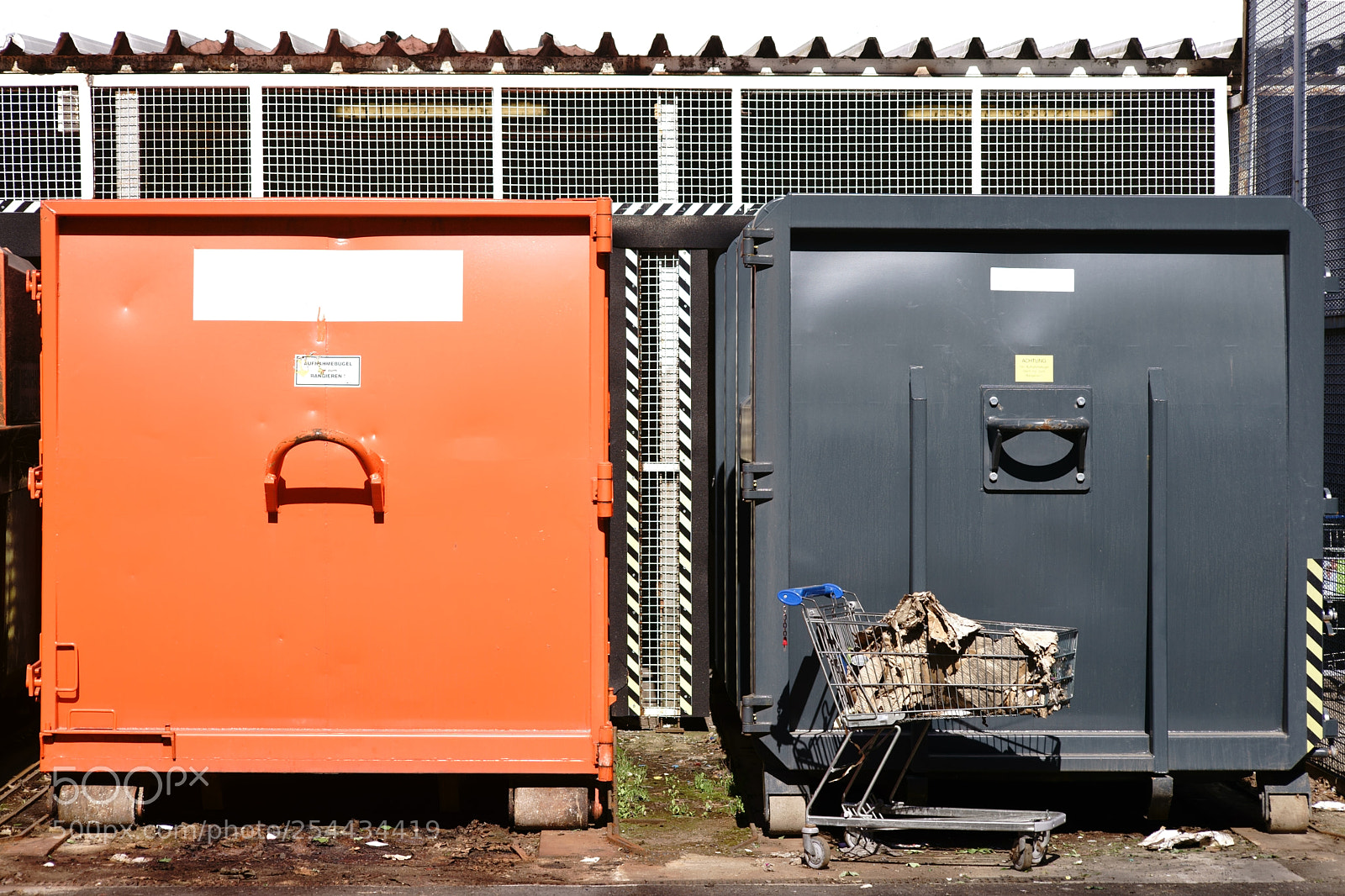Sony a7 II sample photo. Waste container in the photography