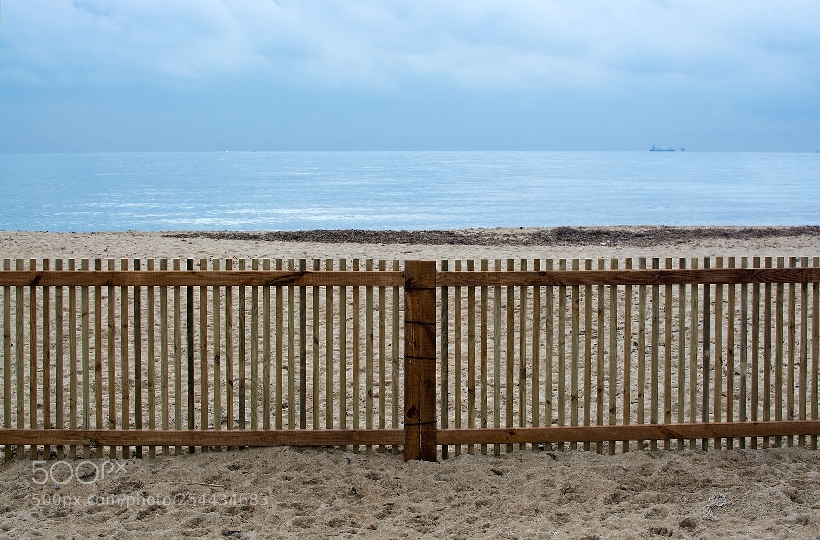 Nikon D7100 sample photo. Fenced winter beach photography