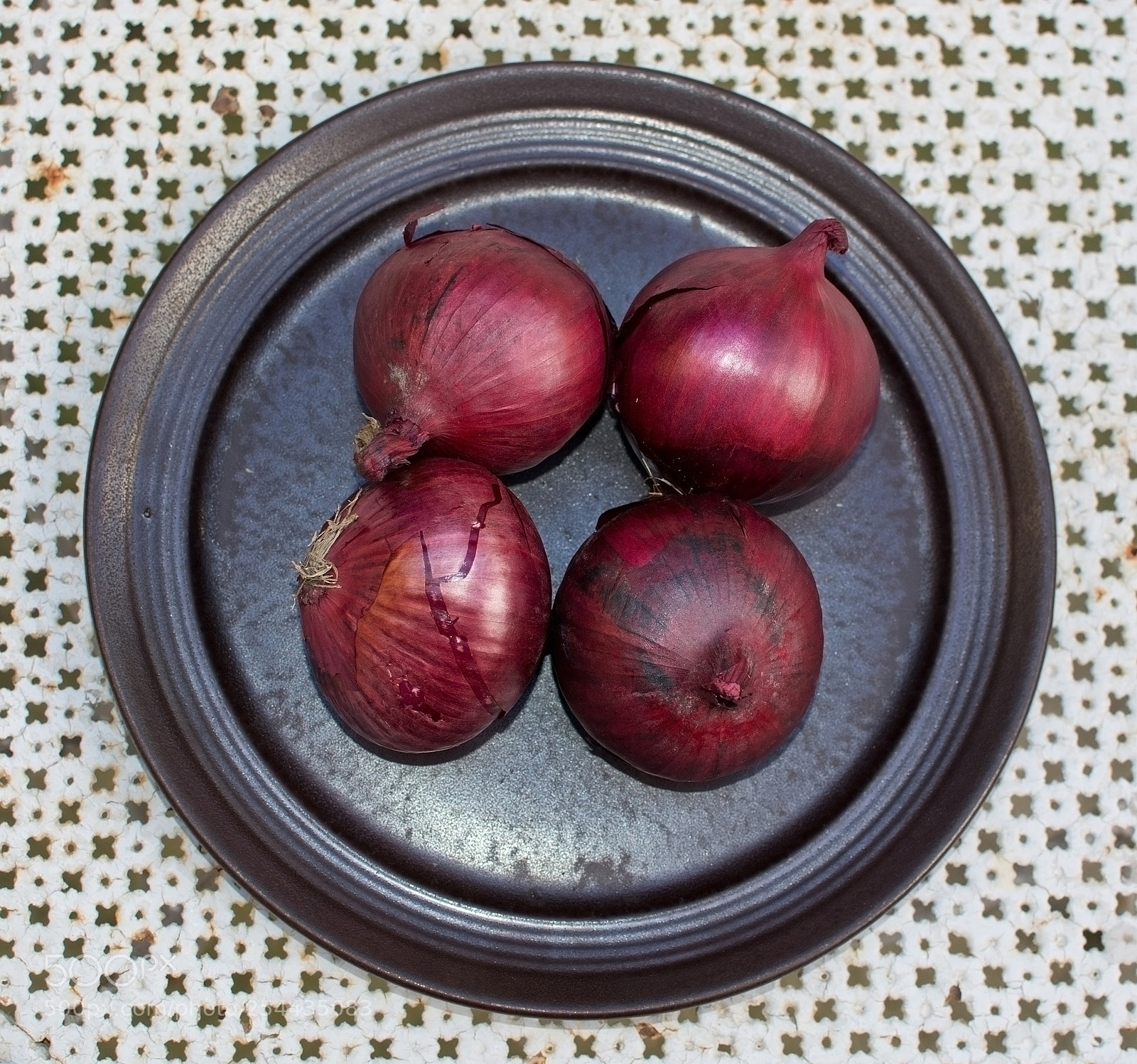 Nikon D7100 sample photo. Fresh red onions plate photography