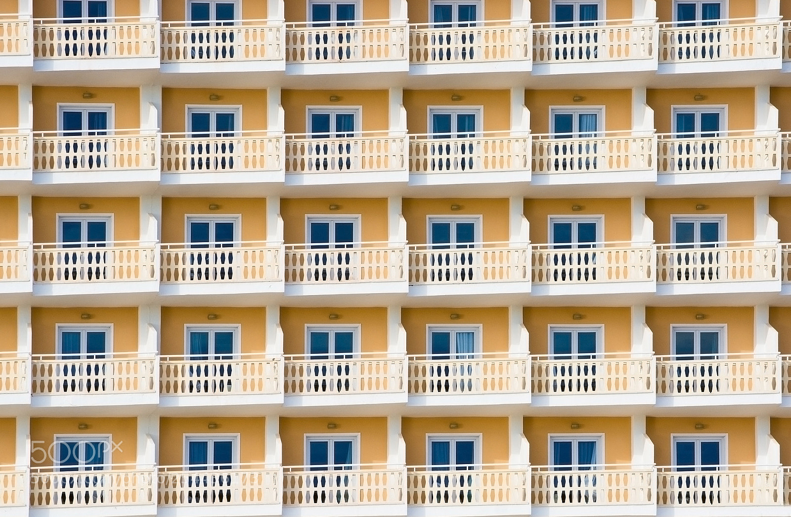 Nikon D7100 sample photo. Yellow hotel exterior with photography