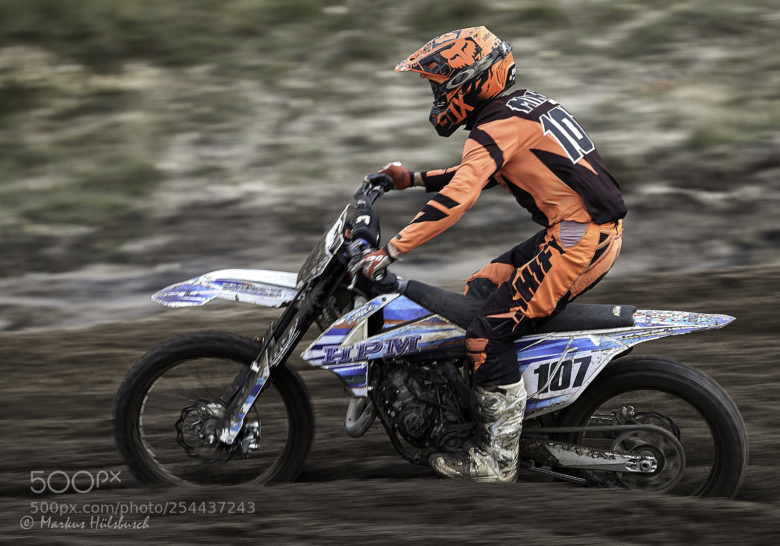 Canon EOS-1D X Mark II sample photo. An orange point in photography