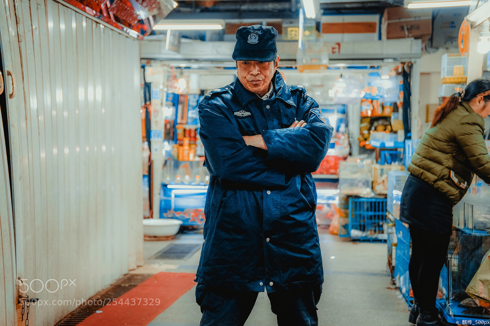 Fujifilm X-T2 sample photo. Flower market security guard  photography