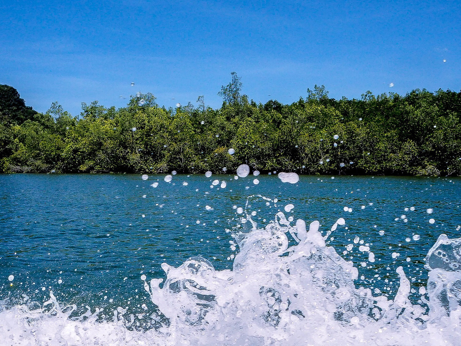 Olympus OM-D E-M10 II sample photo. Fighting water photography