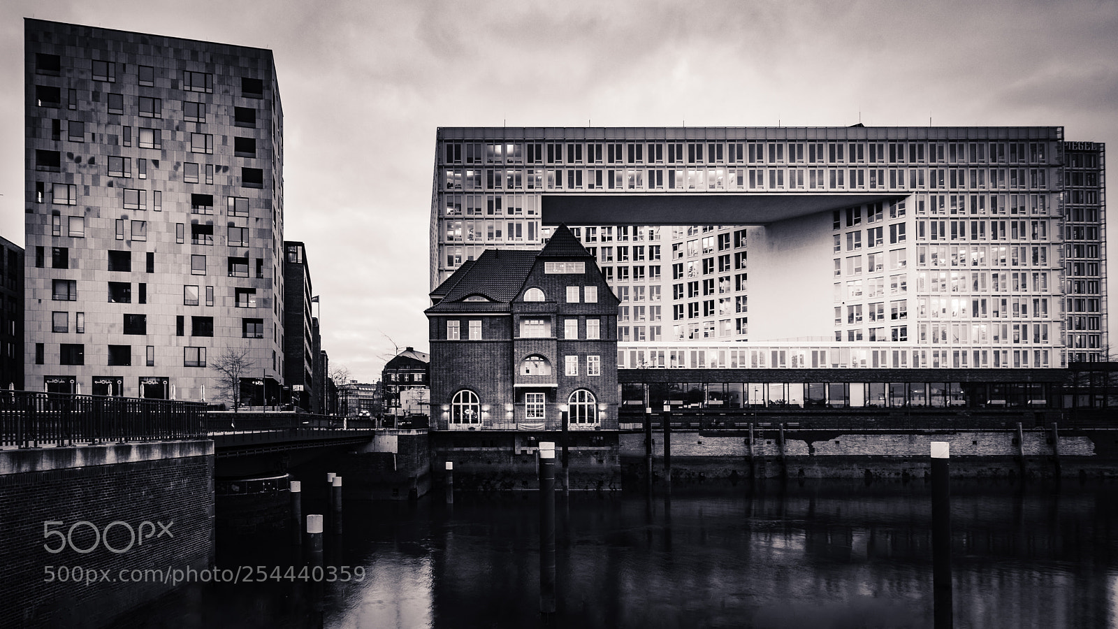 Canon EOS 77D (EOS 9000D / EOS 770D) sample photo. Hamburg - der spiegel photography