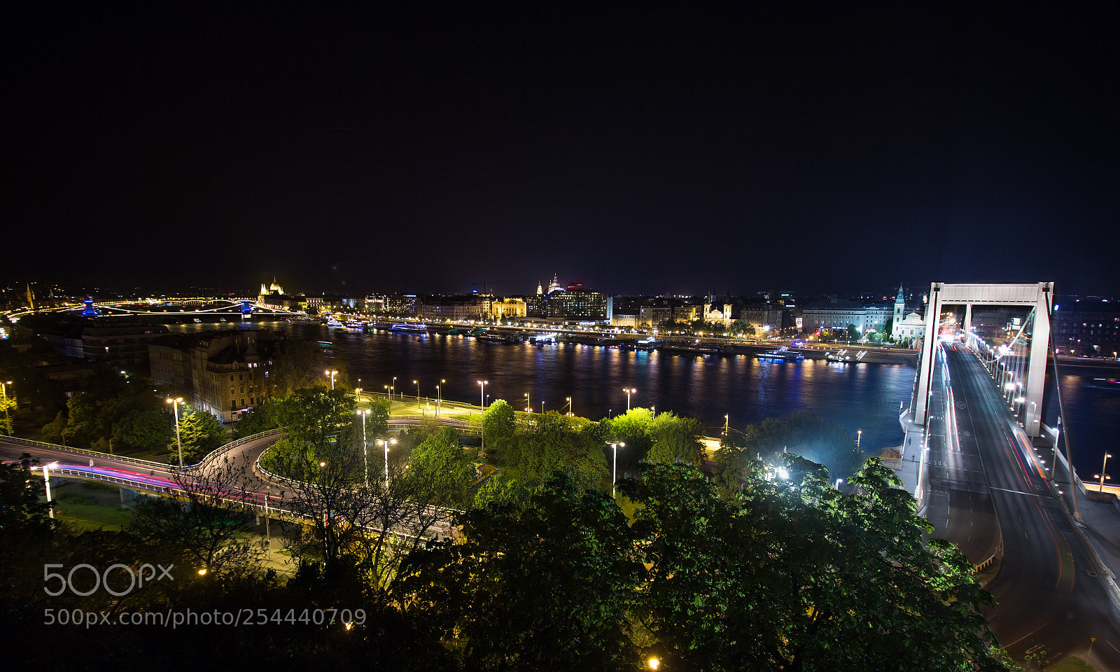 Canon EOS 600D (Rebel EOS T3i / EOS Kiss X5) sample photo. Nigt view of budapest photography