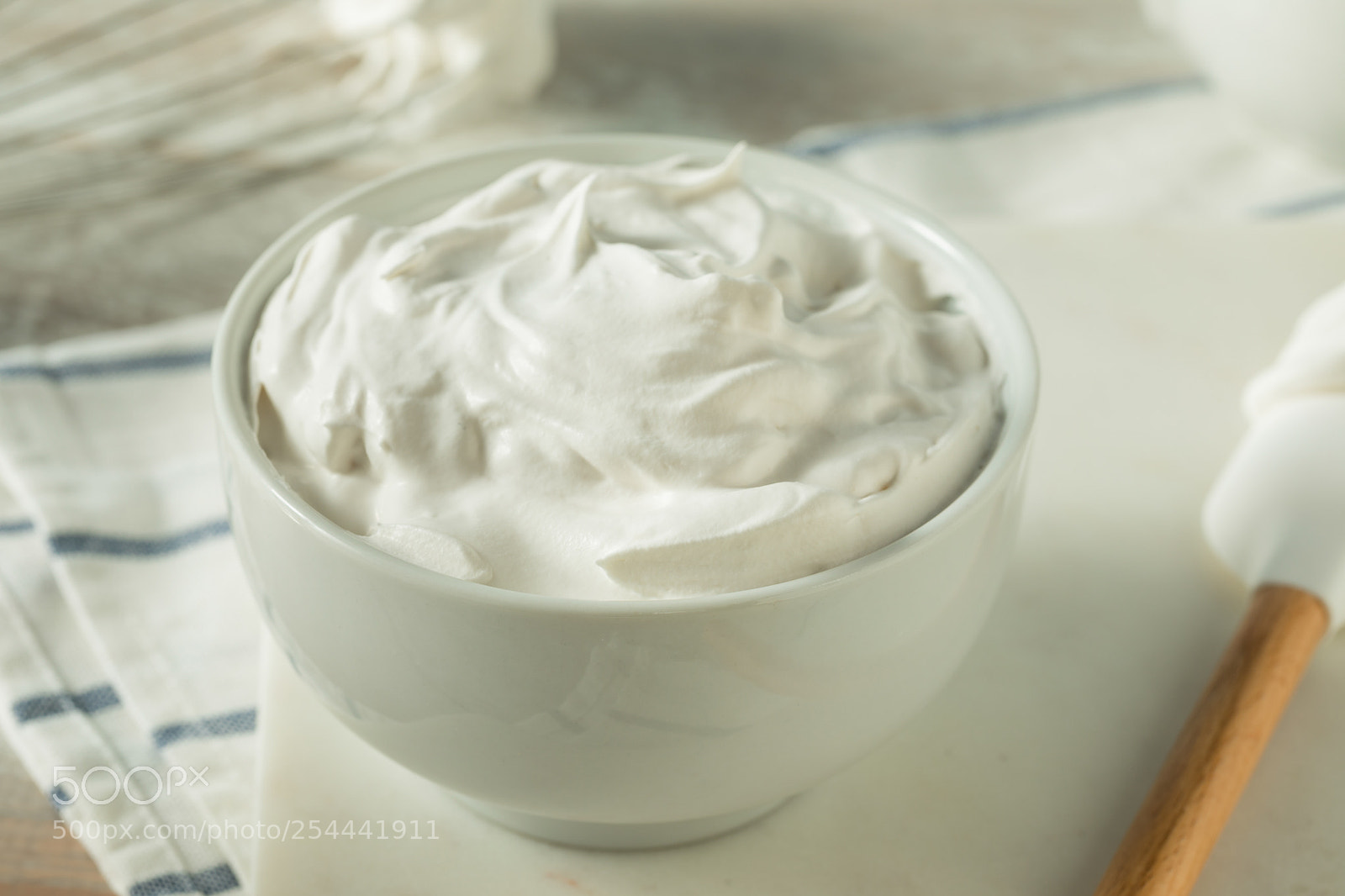 Canon EOS 5D Mark IV sample photo. Sweet homemade vanilla whipped photography