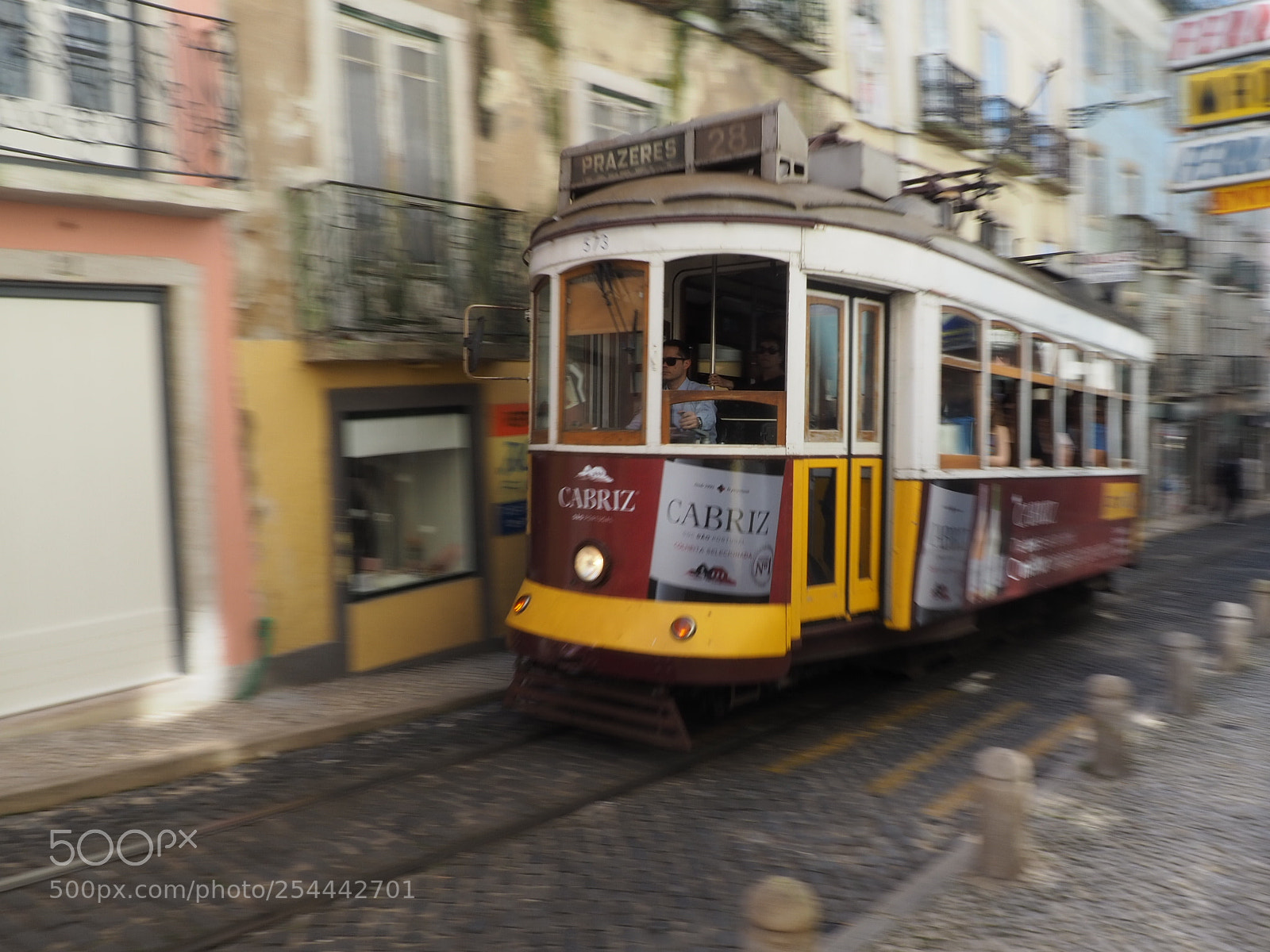 Olympus OM-D E-M10 III sample photo. Lisbon tram photography