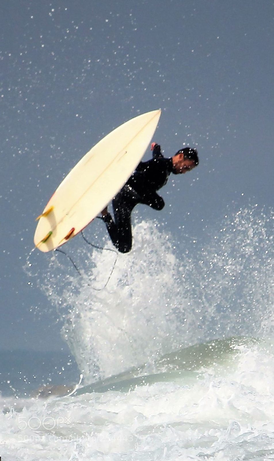 Canon EOS 550D (EOS Rebel T2i / EOS Kiss X4) sample photo. High, higher, surfing photography