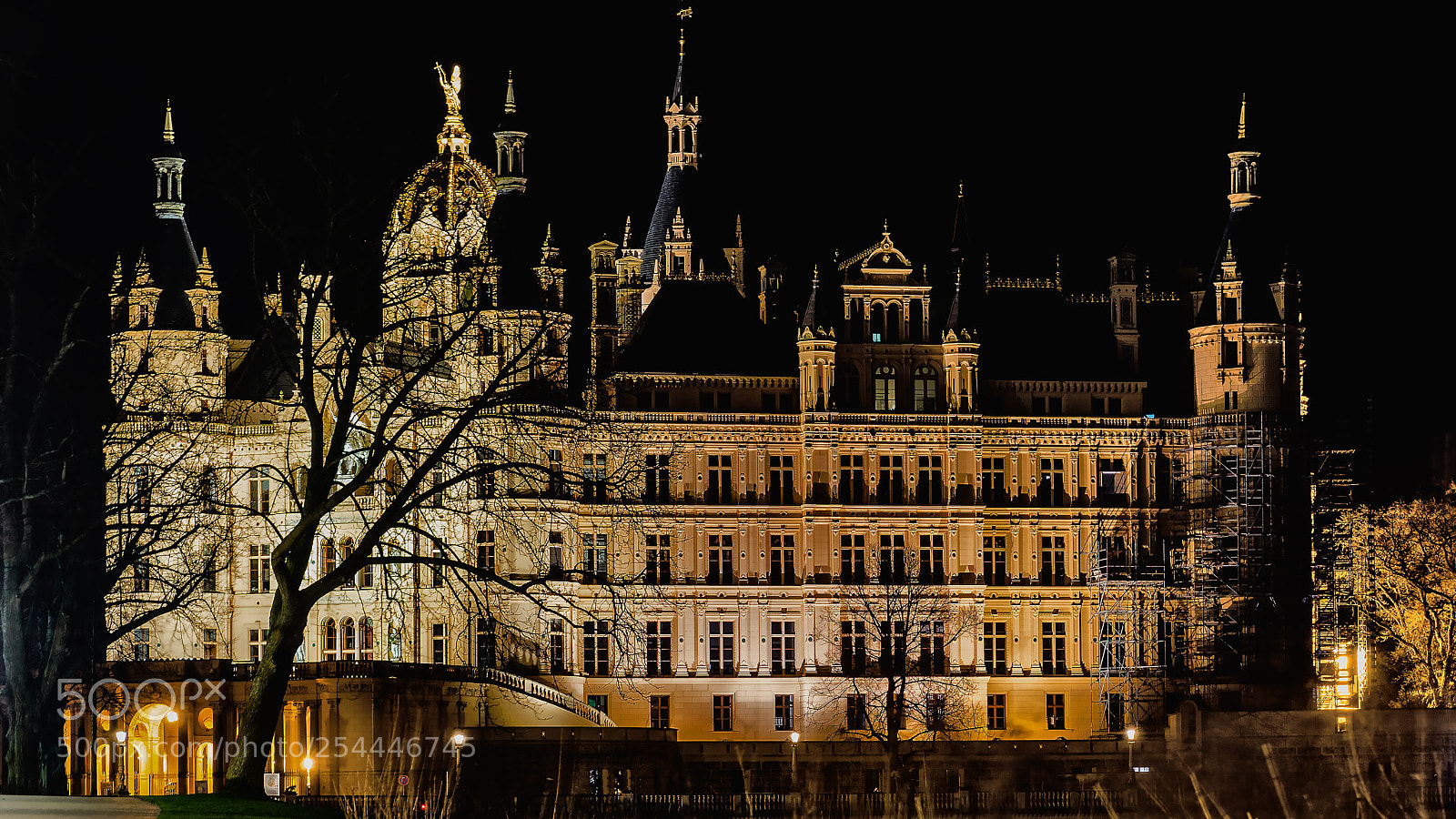 Sony ILCA-77M2 sample photo. Schwerin castle i photography