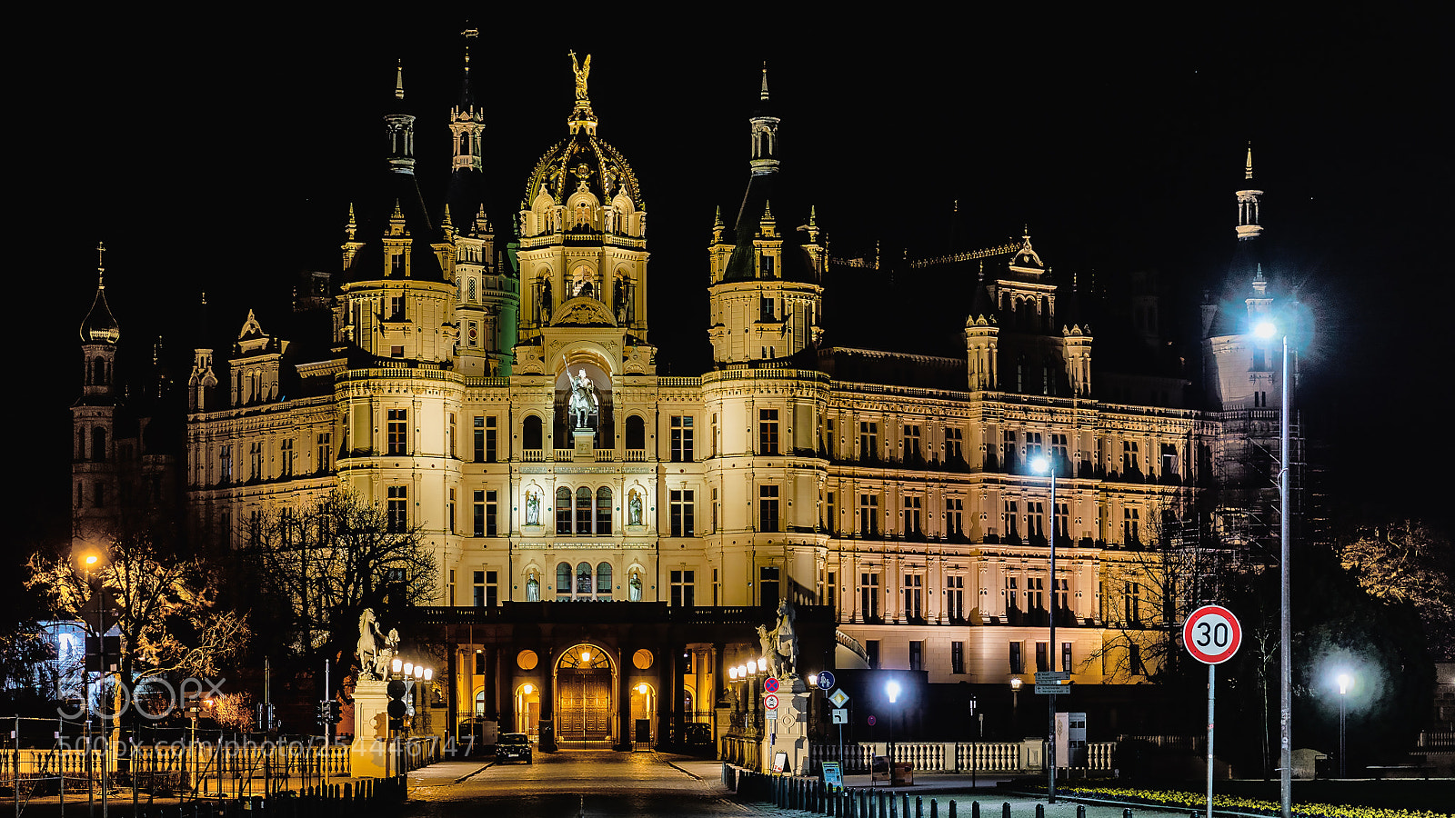 Sony ILCA-77M2 sample photo. Schwerin castle ii photography