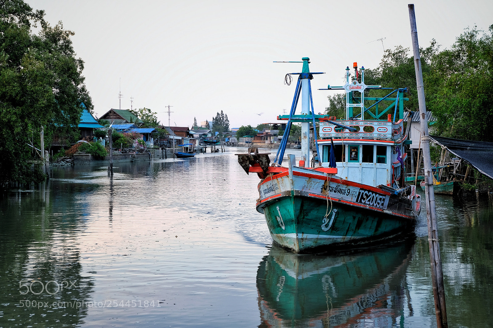 Fujifilm X-T20 sample photo. Green boat on the photography