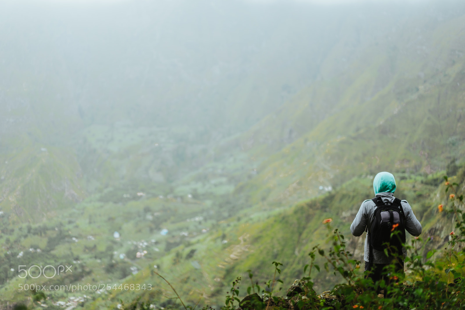 Sony a7 II sample photo. A tourist with backpack photography