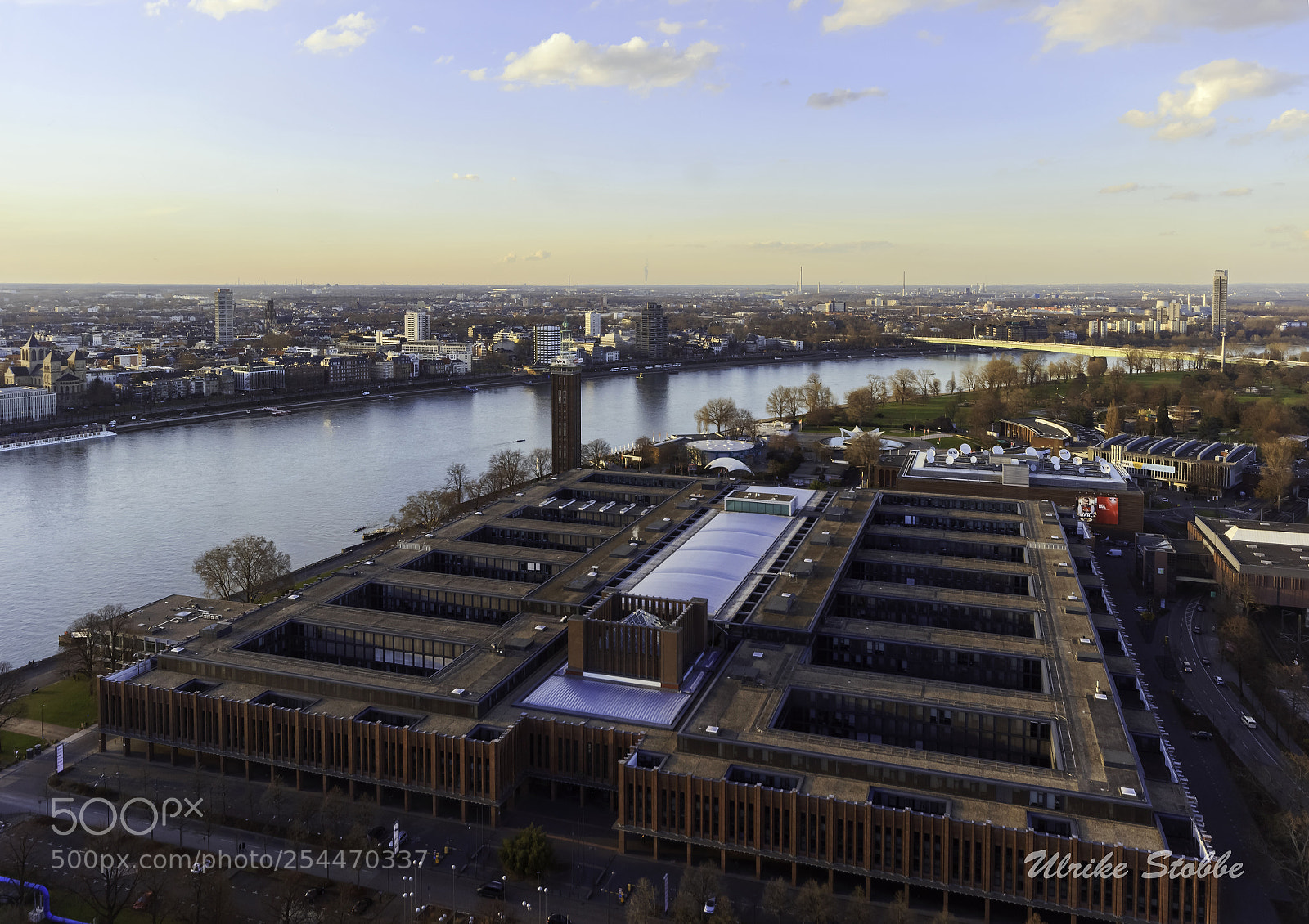 Canon EOS 600D (Rebel EOS T3i / EOS Kiss X5) sample photo. Cologne - view up photography