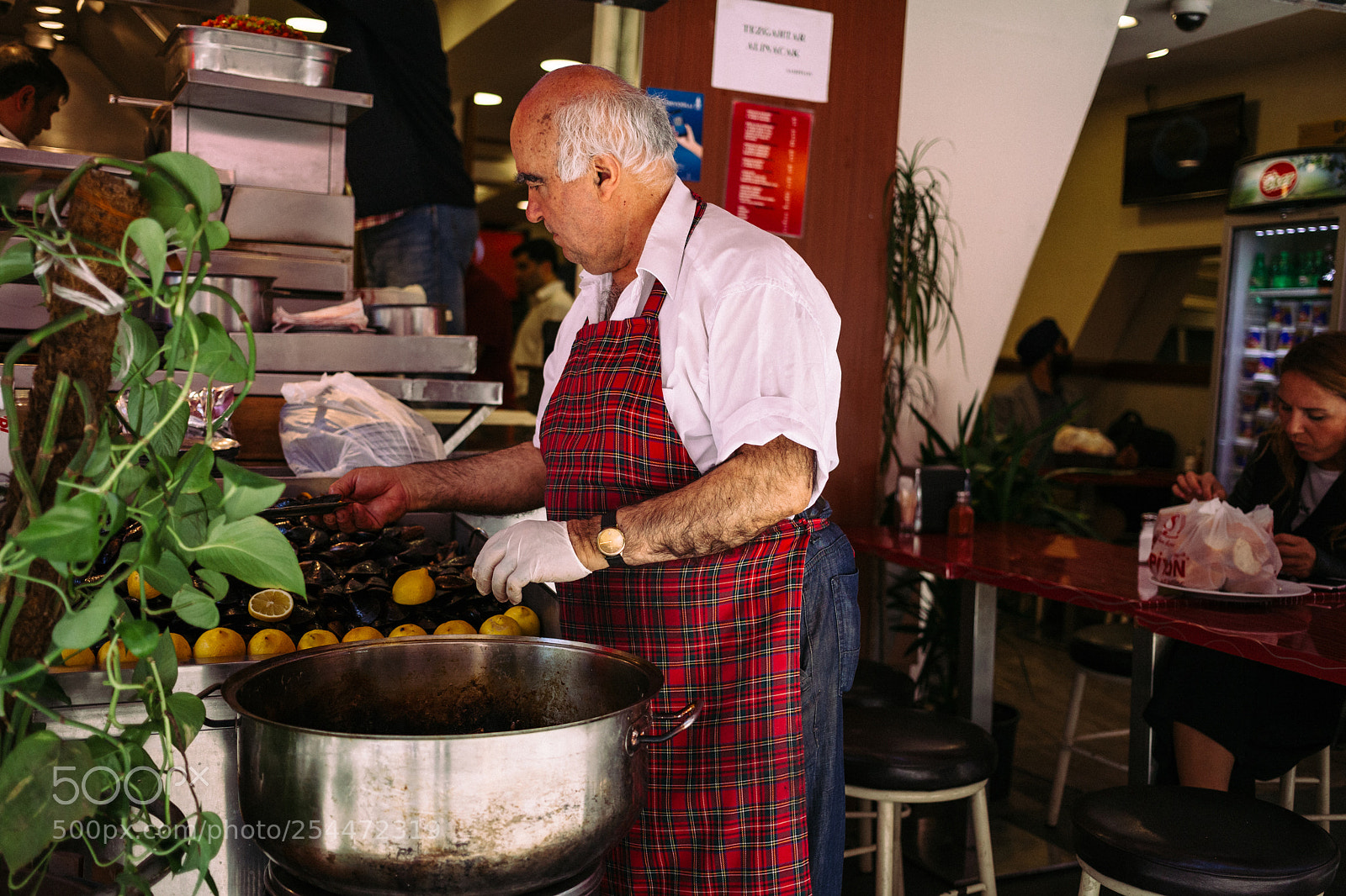 Canon EOS 5D Mark II sample photo. Istanbul street cook photography