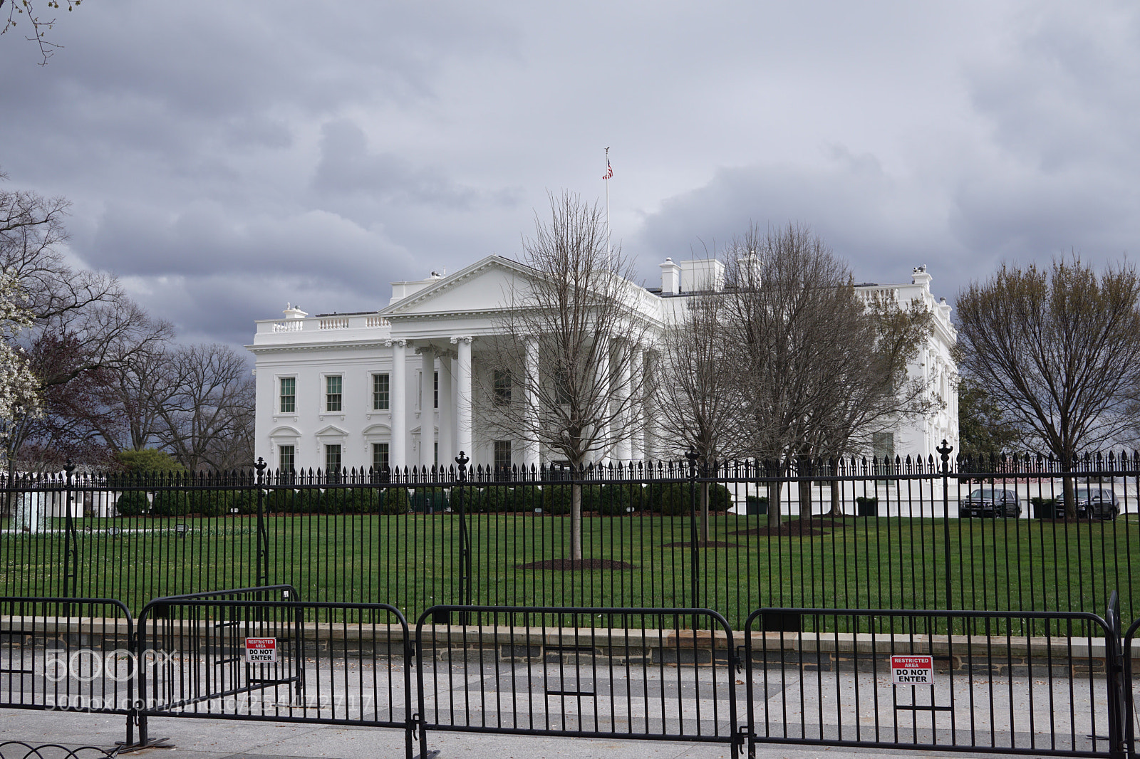 Sony a6000 sample photo. White house on a photography