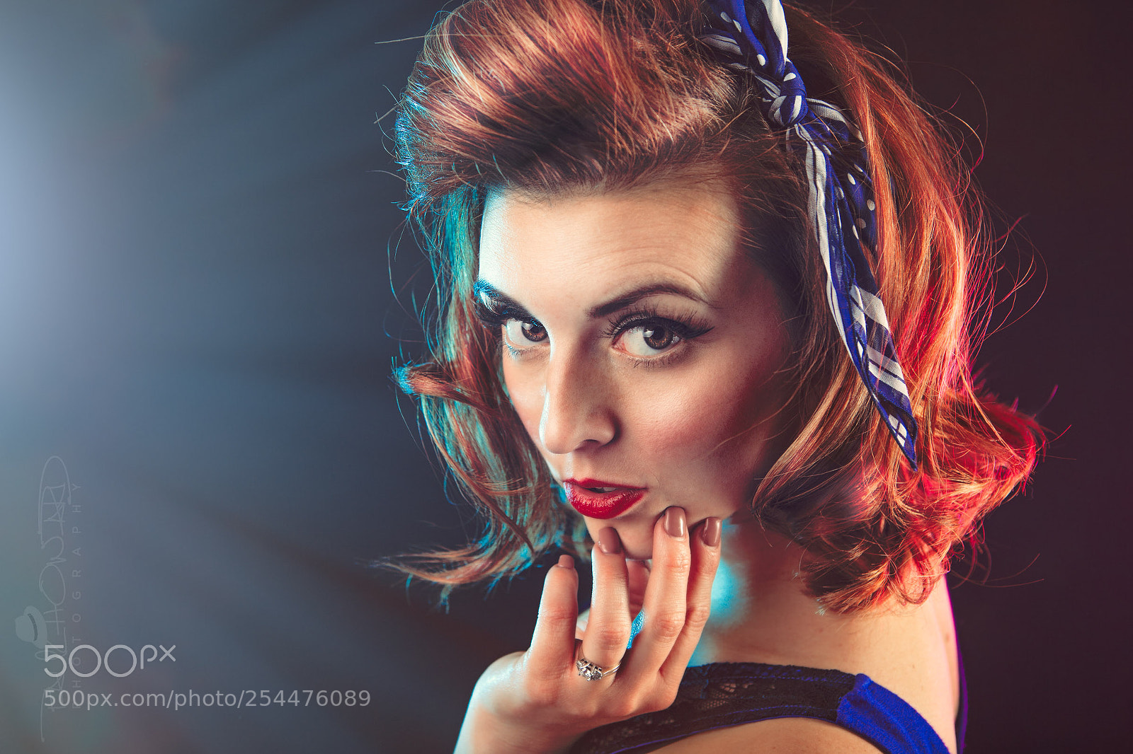 Canon EOS 5D Mark II sample photo. A bit of light photography