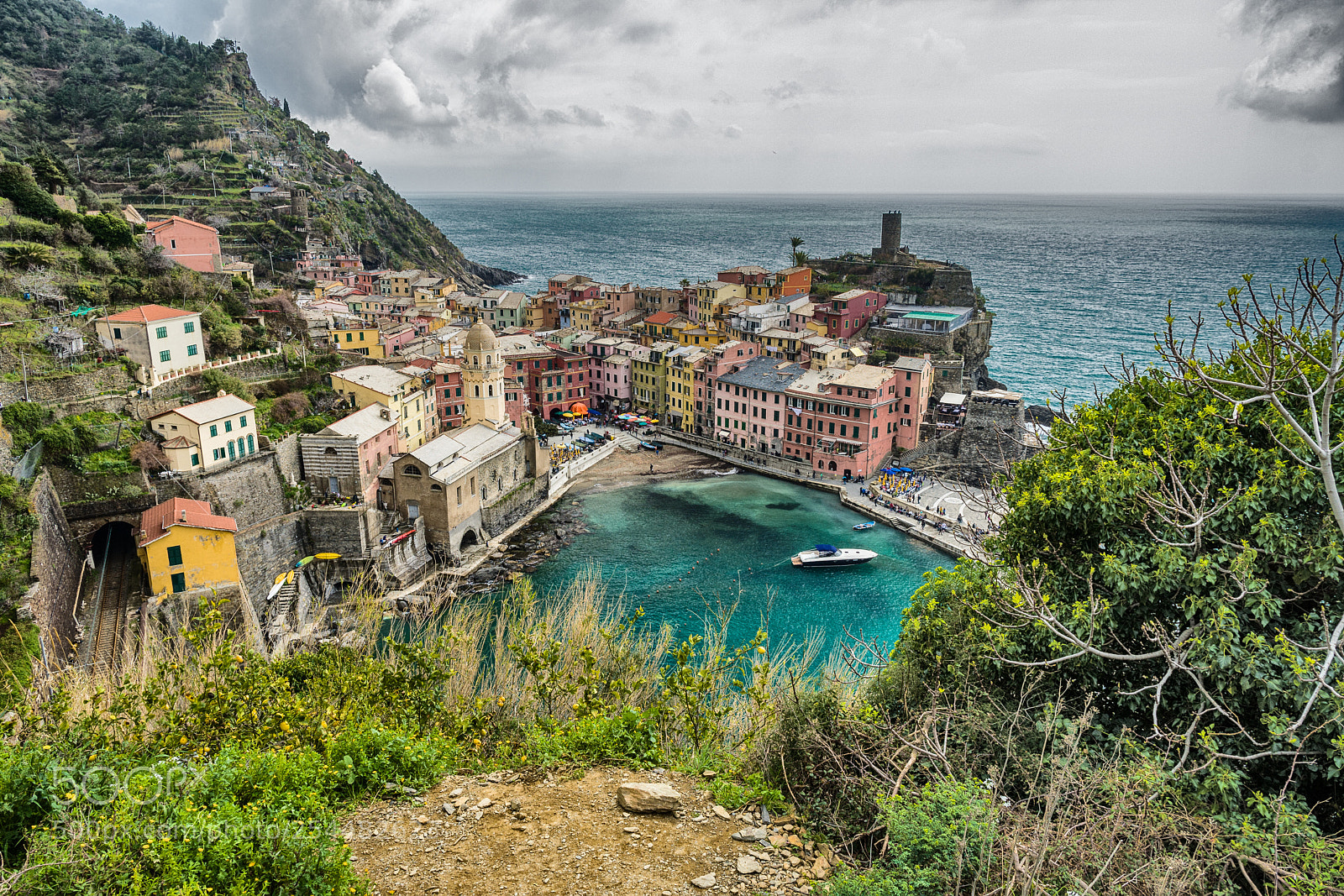 Nikon D500 sample photo. Looking down on vernazza photography
