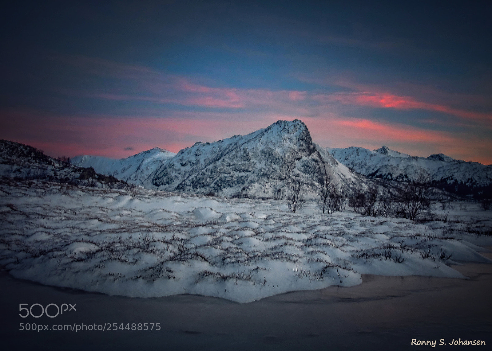 Canon EOS 750D (EOS Rebel T6i / EOS Kiss X8i) sample photo. Mountain handbergstinden in wintertime photography