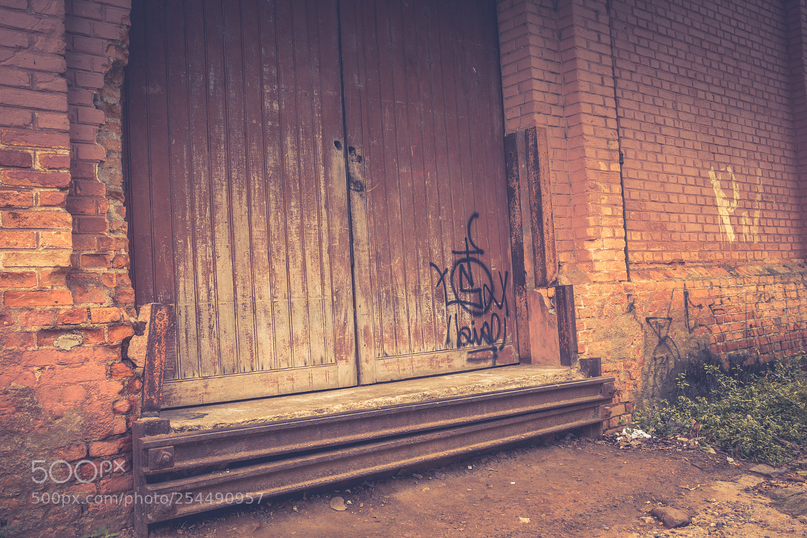 Canon EOS 60D sample photo. Big door photography