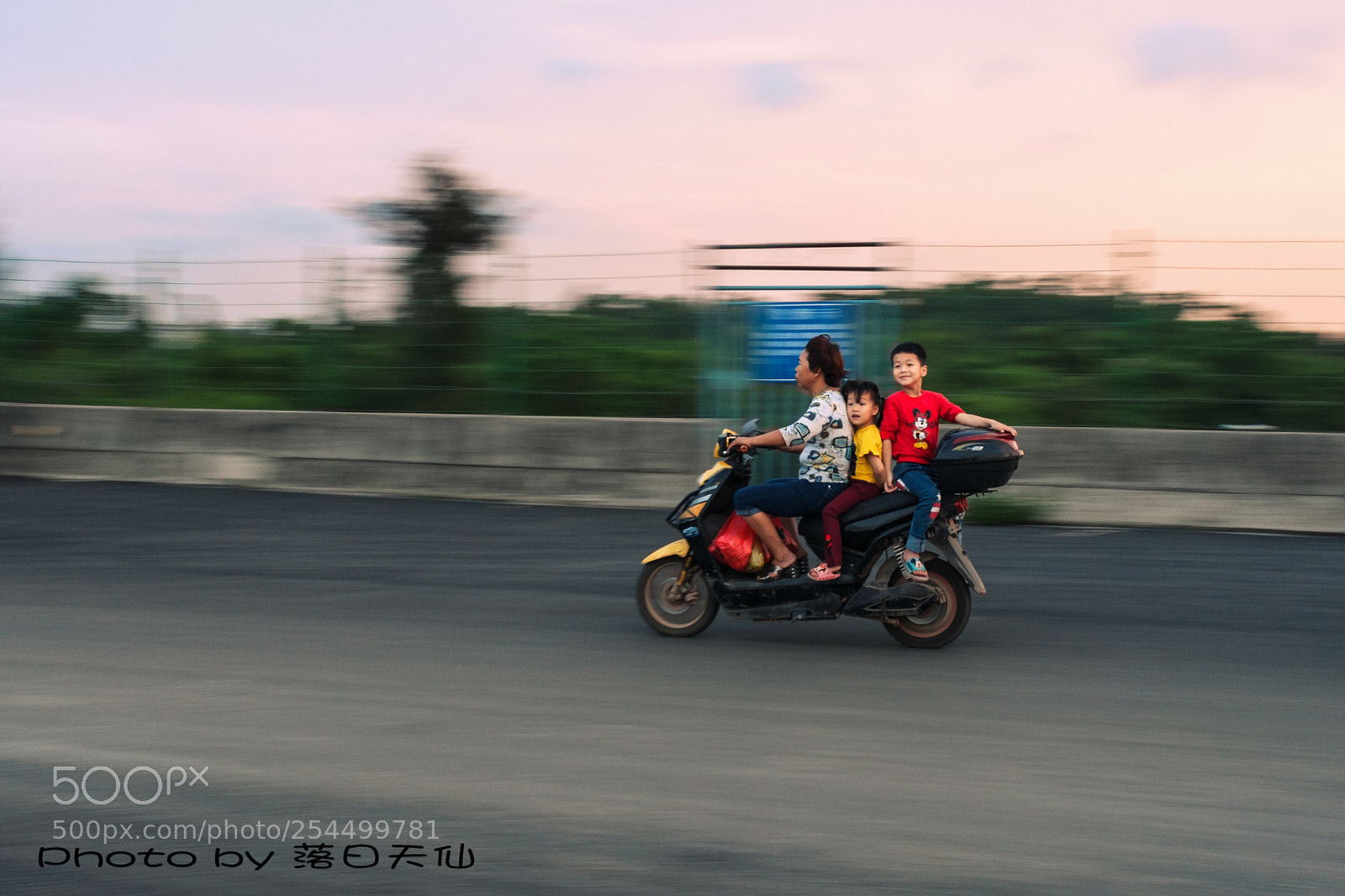 Nikon D90 sample photo. Go home photography