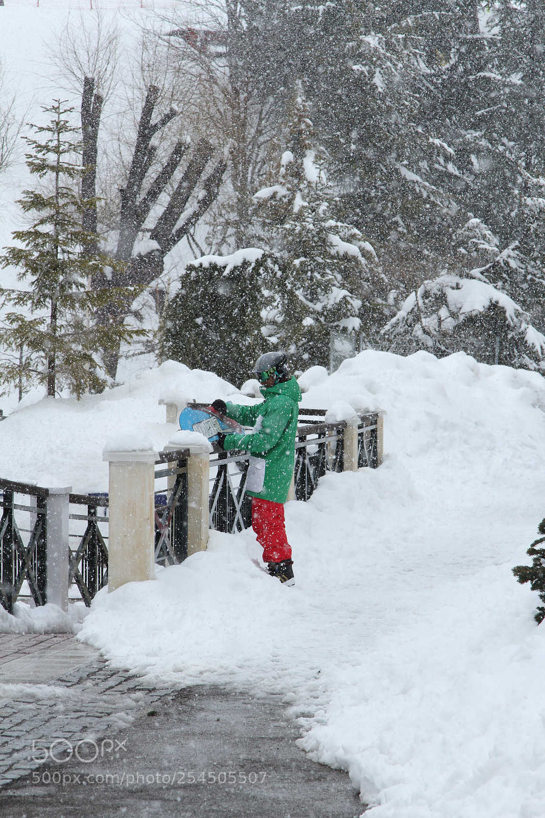 Canon EOS 7D + Canon EF 24-105mm F4L IS USM sample photo. Snowing photography