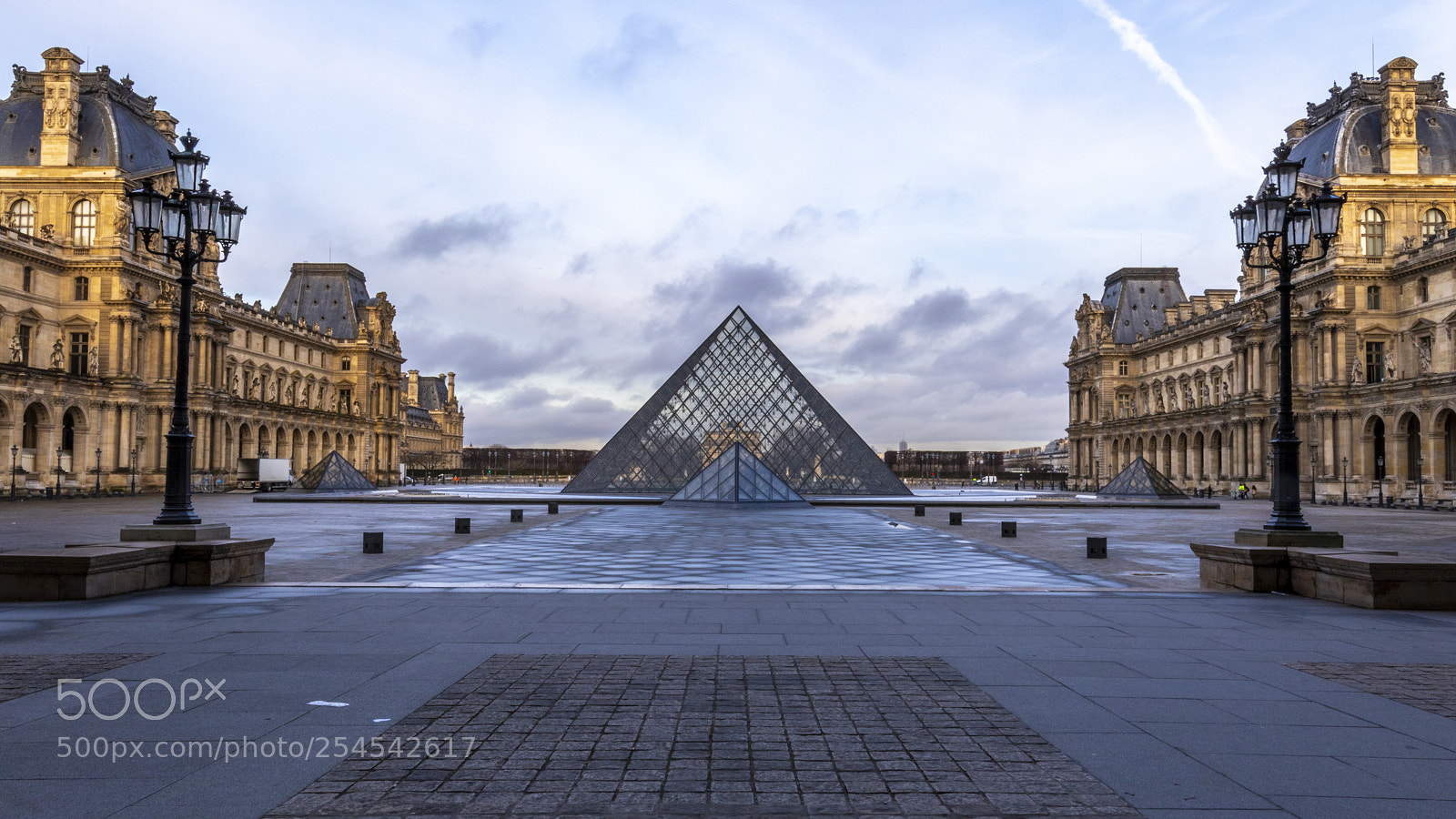 Canon EOS 7D Mark II sample photo. Louvre musée photography