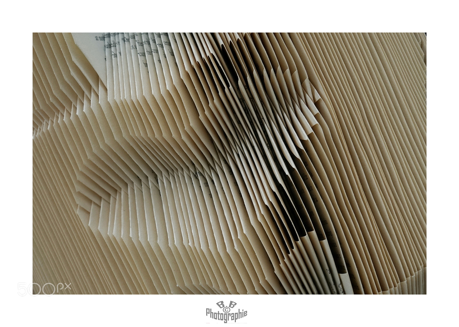 Sony FE 28-70mm F3.5-5.6 OSS sample photo. Paper art photography