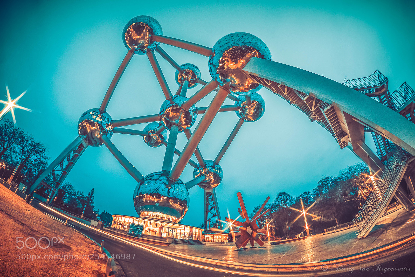 Nikon D7100 sample photo. Atomium photography