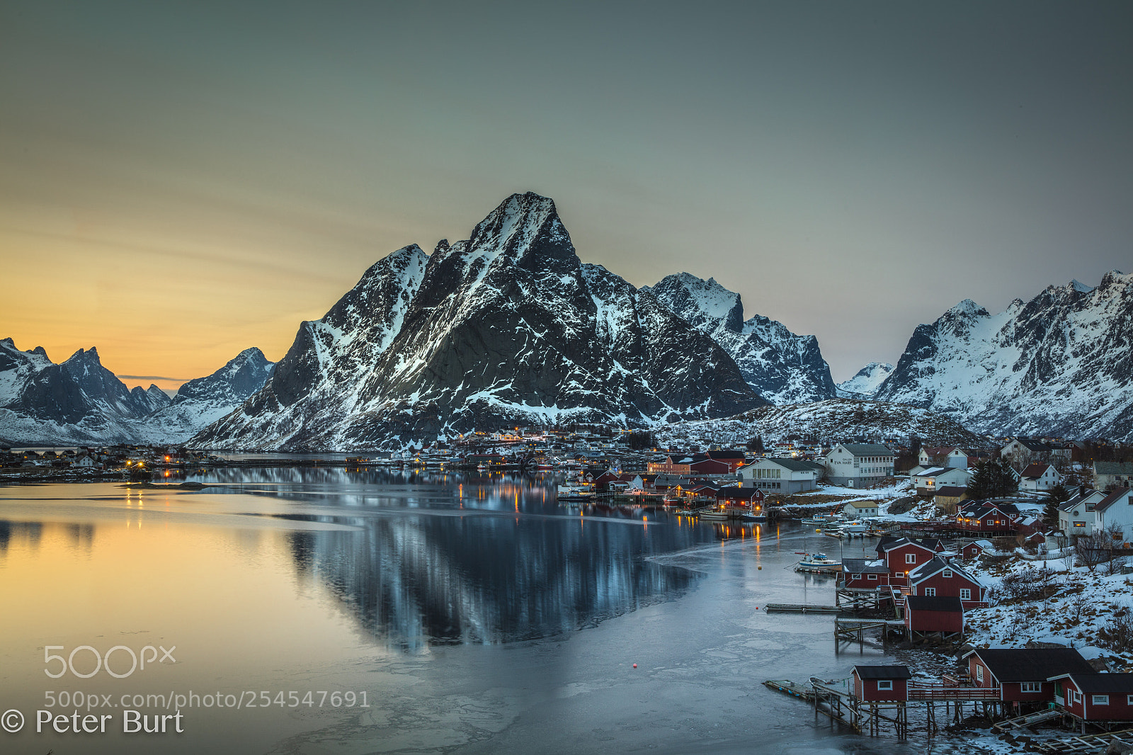 Canon EOS 5DS R sample photo. Reine at dusk photography