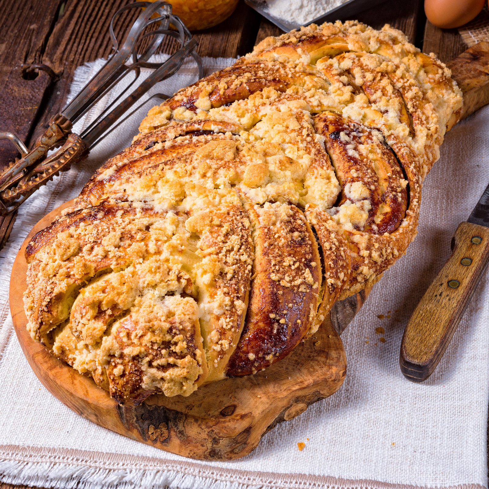 Nikon D810 sample photo. Braided yeast bun with photography