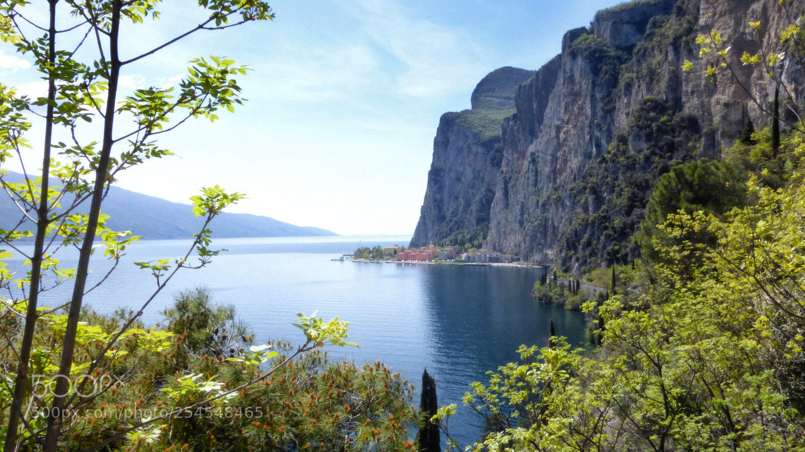 Panasonic Lumix DMC-ZS25 (Lumix DMC-TZ35) sample photo. Campione del garda photography