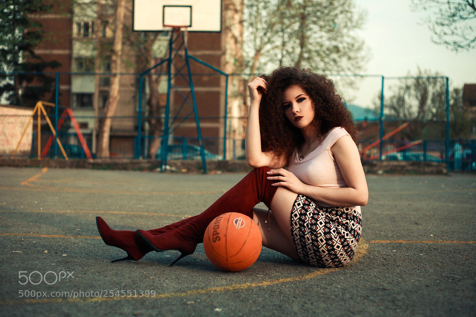 Canon EOS 5D sample photo. Curly girl posing on photography